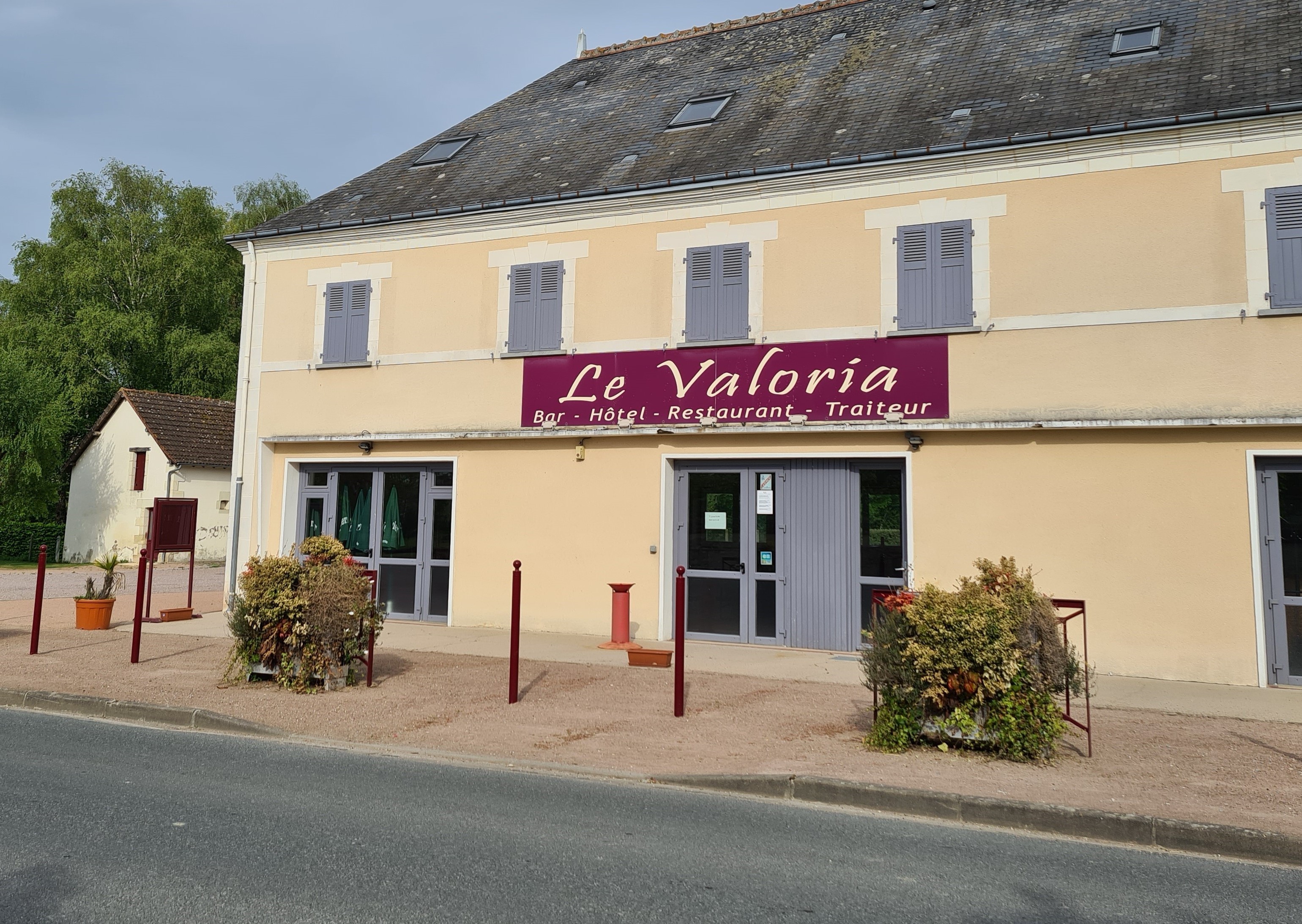 BAR HOTEL RESTAURANT