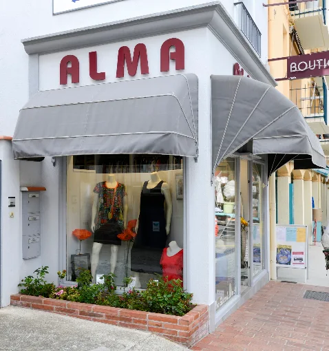 CÉDER – Boutique de prêt-à-porter féminin – Céret (66)
Implantée depuis plus de 40 ans, cette boutique de prêt-à-porter féminin bénéficie d'une excellente notoriété et d'une clientèle fidèle. Idéalement située sur l'une des principales artères commerçantes de Céret, à seulement 30 minutes de Perpignan et 15 minutes de la frontière espagnole, elle offre un fort potentiel de reprise.
Le local
•	Surface commerciale de 42 m², lumineuse et parfaitement agencée.
•	20 m² de réserve.
•	60 m² de stockage en sous-sol.
•	Aucuns travaux à prévoir.
•	Vitrine de 3 mètres linéaires offrant une belle visibilité.
•	Deux cabines d'essayage.
•	Climatisation et système d'alarme.
•	Sol carrelé.
Conditions locatives
•	Bail commercial neuf lors de la cession.
•	Loyer mensuel de 800 €, représentant environ 5 % du chiffre d'affaires 2025, un niveau particulièrement attractif.
L'activité
•	Prêt-à-porter féminin du 36 au 54.
•	Environ 10 marques sélectionnées.
•	Fichier clients de 1 600 clientes fidèles.
•	Site internet existant.
•	Horaires actuels :
o	Mardi au samedi : 9h00–12h00 / 14h30–19h00
o	Fermé le dimanche et le lundi, offrant un bon équilibre de vie.
Potentiel de développement
Un réel levier de croissance existe avec le développement d'un rayon prêt-à-porter masculin, actuellement non exploité.

Prix de cession
80 000 € pour le fonds de commerce, hors stock.
Vente cause retraite bien méritée
En complément
Possibilité de louer un appartement T2 situé au-dessus de la boutique, pour un loyer mensuel de 580 €, idéal pour un exploitant souhaitant résider sur place.
Cette affaire saine, reconnue et immédiatement exploitable constitue une belle opportunité pour une personne souhaitant reprendre un commerce rentable dans une ville dynamique et touristique des Pyrénées-Orientales.