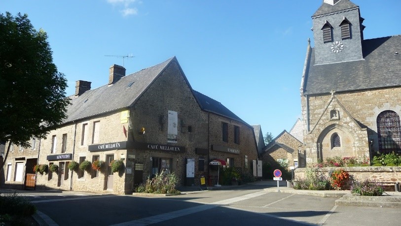 Propriétaire des murs et d’un fonds de commerce multiservices de proximité, Bar (avec licence IV), Tabac (avec licence), Restaurant et Épicerie, la commune de Mellé souhaite confier l’exploitation de celui-ci à un professionnel et lance ainsi un appel à candidature pour l’exploitation en location-gérance du fonds de commerce. 
Le commerce dispose d’une salle de bar de 55 m2, d’une épicerie de 27 m2, d’une cuisine de 39 m2, d’une salle de restaurant de 64m2, d’une terrasse extérieure et d’un jardin/terrasse. La cuisine, équipée de matériel professionnel, se compose d’un laboratoire, d'une réserve sèche, et d'un coin plonge.