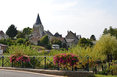 Réouverture du café-restaurant-multiservices de Mesland

Mesland est une commune de de 560 habitants située dans le département du Loir-et-Cher à proximité d’Amboise et de Blois. Elle attire des visiteurs grâce offre d’hébergement (9 gîtes, 10 hébergements insolites de plein air, camping 5 étoiles de 350 emplacements). L’économie locale repose sur la viticulture (appellation Touraine Mesland) et l’artisanat. Touristiquement, Mesland bénéficie de l’attractivité des châteaux voisins, tels que le château de Chaumont-sur-Loire (8 km), le château d’Amboise (18 km), le château de Blois (23 km) et le château de Chambord (40 km), ainsi que du Zoo de Beauval (45 km). La commune est dynamique et organise régulièrement des événements comme la fête de la musique et des randonnées. Le conseil municipal et les habitants soutiennent activement le projet et sont impatients d’accueillir le prochain exploitant de l’établissement

Activités potentielles : ​bar, restauration, dépôt de pain, épicerie

Le local :

● Aménagé et équipé, refait à neuf
● Bar, salle , terrasse et stationnement a proximité
● Superficie : 235 m² / 60 à 70 places assises

Contrat proposé : ​

Bail commercial 3-6-9 signé avec la mairie de Mesland

Aspects financiers : ​

Apport financier pour stock produits et trésorerie initiale à prévoir​ (10K€ à 15K€)
Loyer : 600€ HT/mois

Profil de gérant recherché : ​

● Vous possédez des vraies qualités de commerçant et une vive volonté d’entreprendre. ​
● Vous souhaitez vous engager en faveur de la ruralité et en comprenez les enjeux. ​
● Vous justifiez d’une expérience significative dans le secteur de la restauration et maitrisez les normes d’hygiène et de sécurité.​
● Vous avez des bases solides en gestion et faites preuve de rigueur et d’organisation.