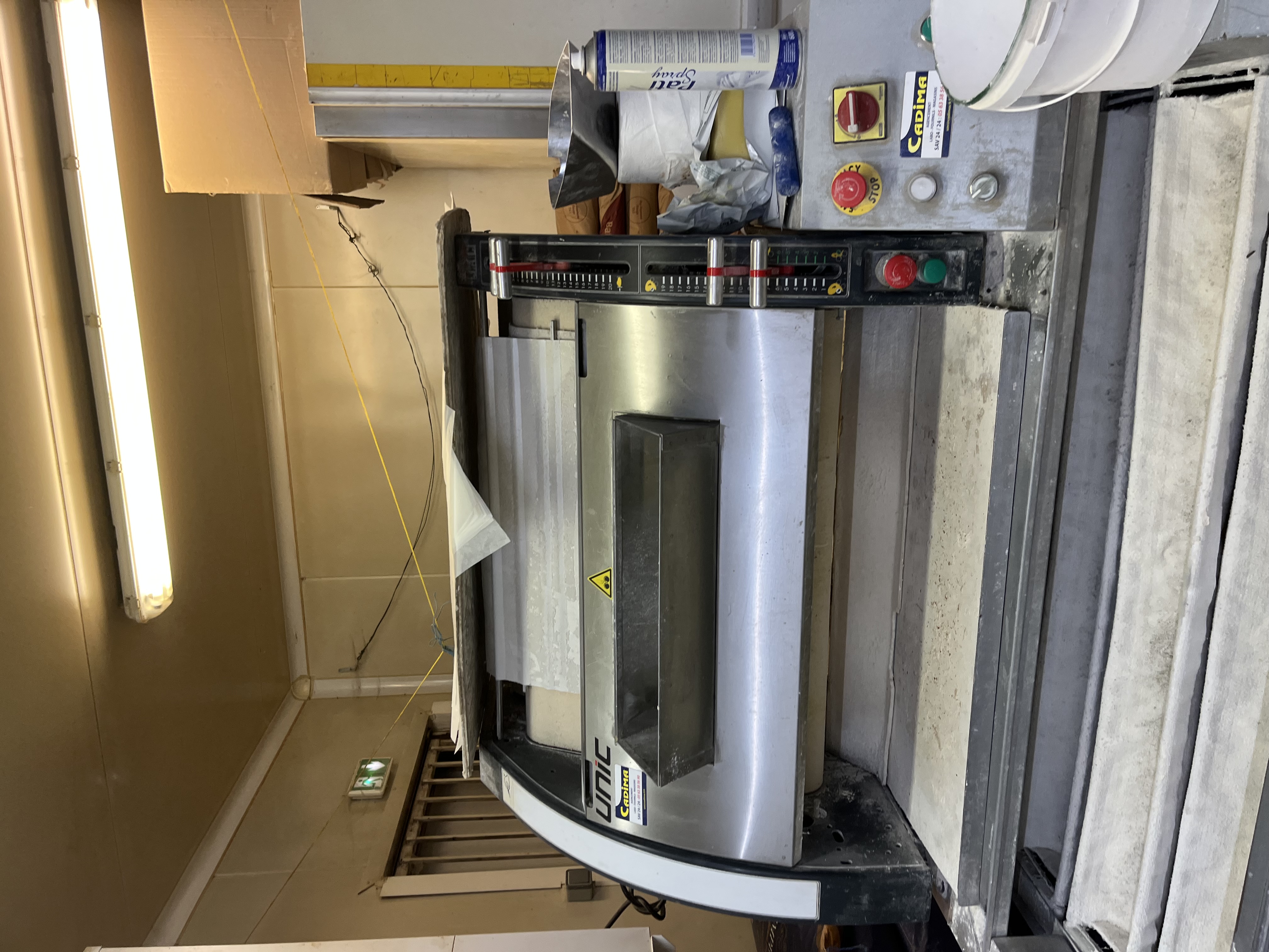 Vente cause retraite affaire tenue plus de 40 ans très bon chiffre d affaire.possibilité de développement dans le snacking  et pâtisserie loyer modéré  tel 0768766793