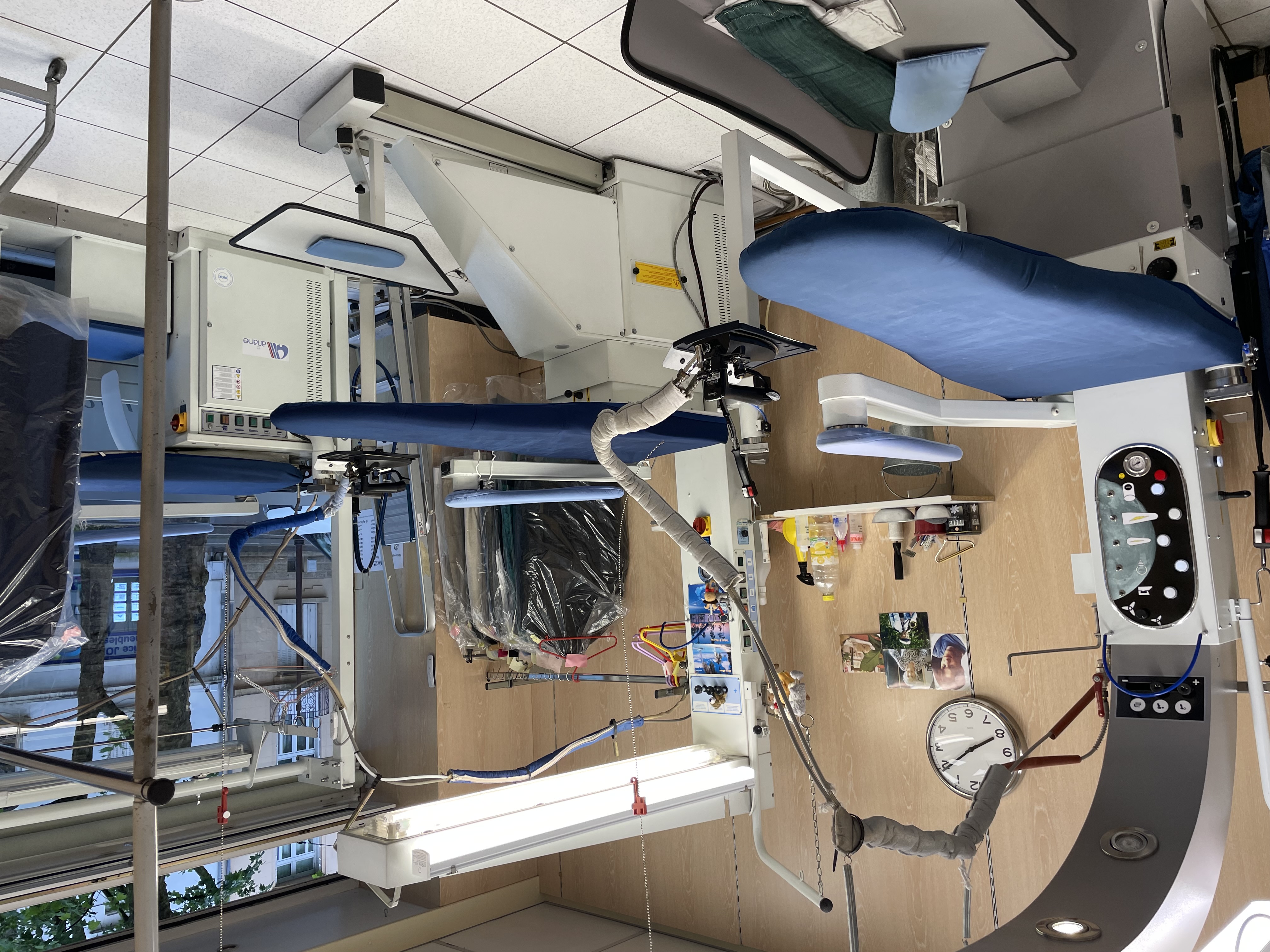 Cause retraite, vends pressing exploité depuis plus de 50 ans au coeur d'un quartier historique et résidentiel de Metz, dans une rue commerçante dynamique avec facilité de stationnement .
Notoriété du pressing qui propose ; nettoyage à sec, arqua nettoyage et blanchisserie.
Ensemble des machines renouvelées en 2021 pour répondre aux normes du métier:
- Machine nettoyage à sec
- Une machine acqua nettoyage avec un programme blanchisserie
- Un gros sèche linge 
- Trois tables à repasser
Activité pressing dynamique, notoriété et qualité des prestations reconnues sur le secteur messin.
- local  70 m2 
- Loyer 932 € TTC mensuel hors charges
- CA 2024 215K €