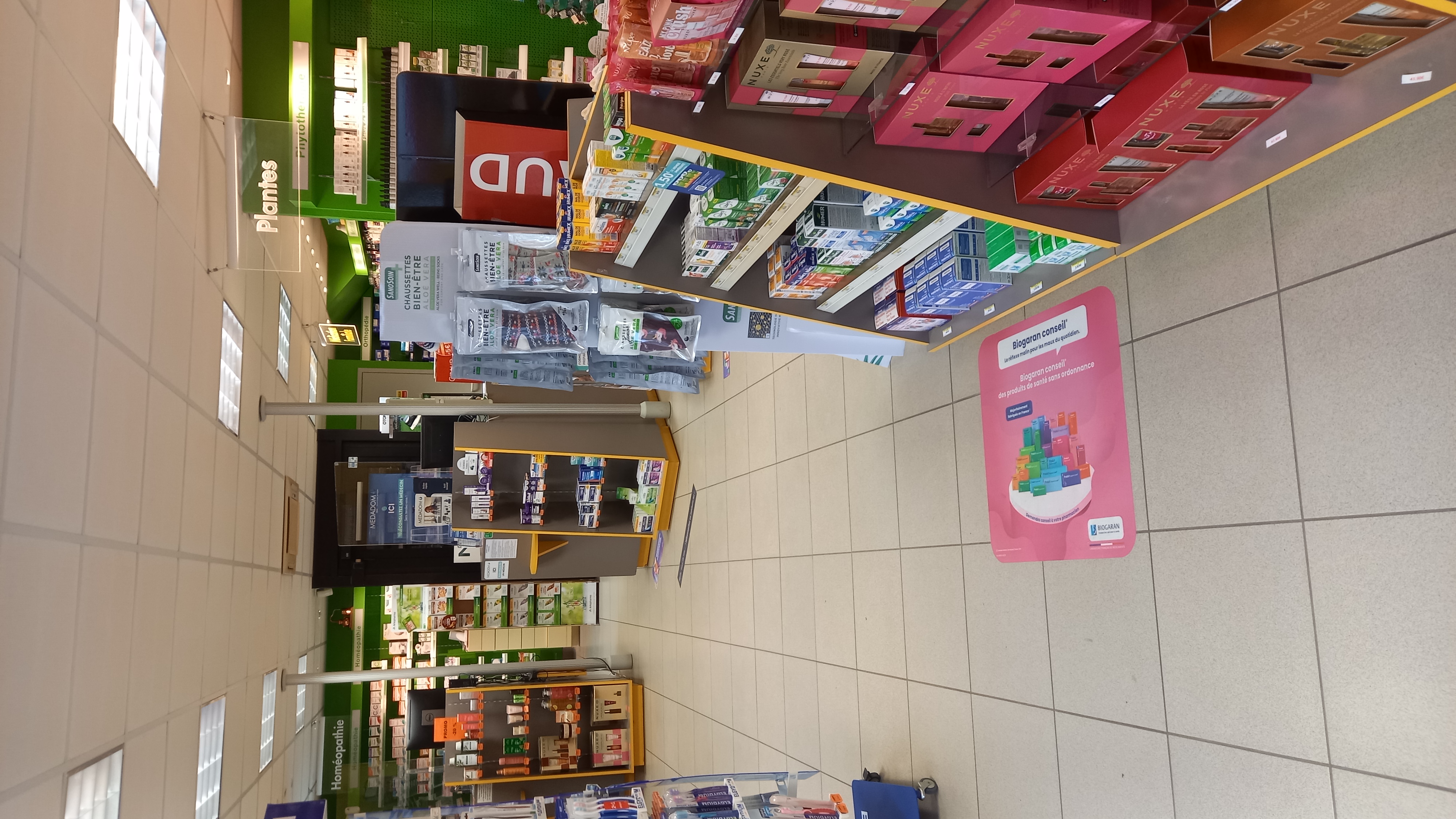 a vendre pharmacie dans bourg touristique , commerces, industries, artisans