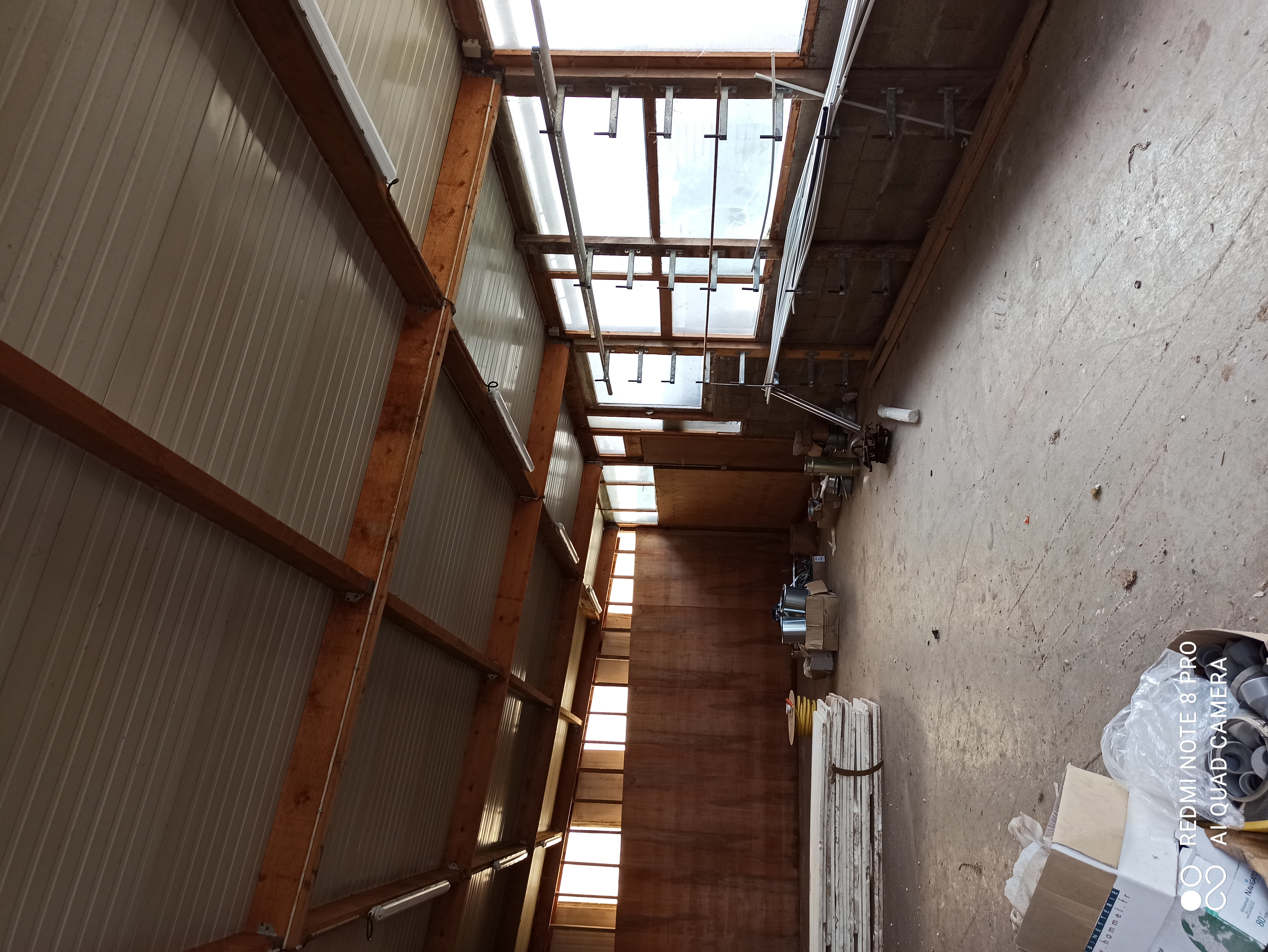 A 10 mn de l'A13 proche de Pacy sur Eure, grand atelier pouvant être rénové en habitation. Bureau, réfectoire, sanitaires, dépendance, enfilade de garages
sur 2609m2 bien clos