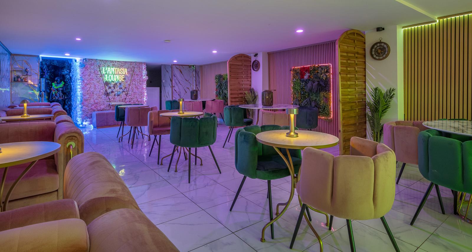 À VENDRE – RESTAURANT LOUNGE D’EXCEPTION – MARSEILLE CENTRE


✨ Opportunité rare au cœur de Marseille ! ✨

À vendre, magnifique restaurant / lounge entièrement neuf, idéalement situé en plein centre-ville de Marseille, dans un secteur recherché et bénéficiant d’une belle visibilité.

Un établissement clé en main, pensé pour créer une véritable expérience client, avec une décoration atypique, élégante et immersive.

🌿 UN CADRE UNIQUE

L’établissement dispose de plusieurs espaces et plusieurs salles, chacun avec une ambiance particulière : végétation luxuriante, éclairages LED, néons, mobilier confortable, espaces lounge et décoration soignée.

Un concept original qui peut parfaitement convenir à différents projets :

* Restaurant
* Lounge / bar à ambiance
* Chicha lounge
* Restaurant festif
* Concept événementiel
* Afterwork et soirées privées
* Anniversaires et événements professionnels

🔥 UN ÉTABLISSEMENT NEUF ET ENTIÈREMENT ÉQUIPÉ

Le local a été entièrement aménagé et rénové avec des prestations de qualité.

✅ Établissement neuf
✅ Matériel de cuisine complètement neuf
✅ Cuisine professionnelle
✅ Extraction
✅ Climatisation
✅ Installation électrique 380 V
✅ Plusieurs salles / espaces
✅ Mobilier et décoration inclus
✅ Ambiance lounge haut de gamme
✅ Éclairage et décoration immersive
✅ Aucun gros travaux à prévoir
✅ Établissement prêt à exploiter

L’ensemble offre un véritable effet “waouh” dès l’entrée et permet de proposer une expérience différente des établissements traditionnels.

📍 EMPLACEMENT PREMIUM

Marseille centre, emplacement stratégique avec une forte attractivité et une excellente accessibilité.

Un emplacement idéal pour développer un concept de restauration, lounge ou établissement festif.


➡️ Crédit vendeur accepté, sous conditions.
➡️ Location-gérance possible, sous conditions.
➡️ Caution obligatoire pour la location-gérance.

📞 Dossier et renseignements complémentaires sur demande.

Une opportunité exceptionnelle pour un professionnel souhaitant reprendre un établissement neuf, entièrement équipé et avec une décoration réellement atypique.

À voir absolument !