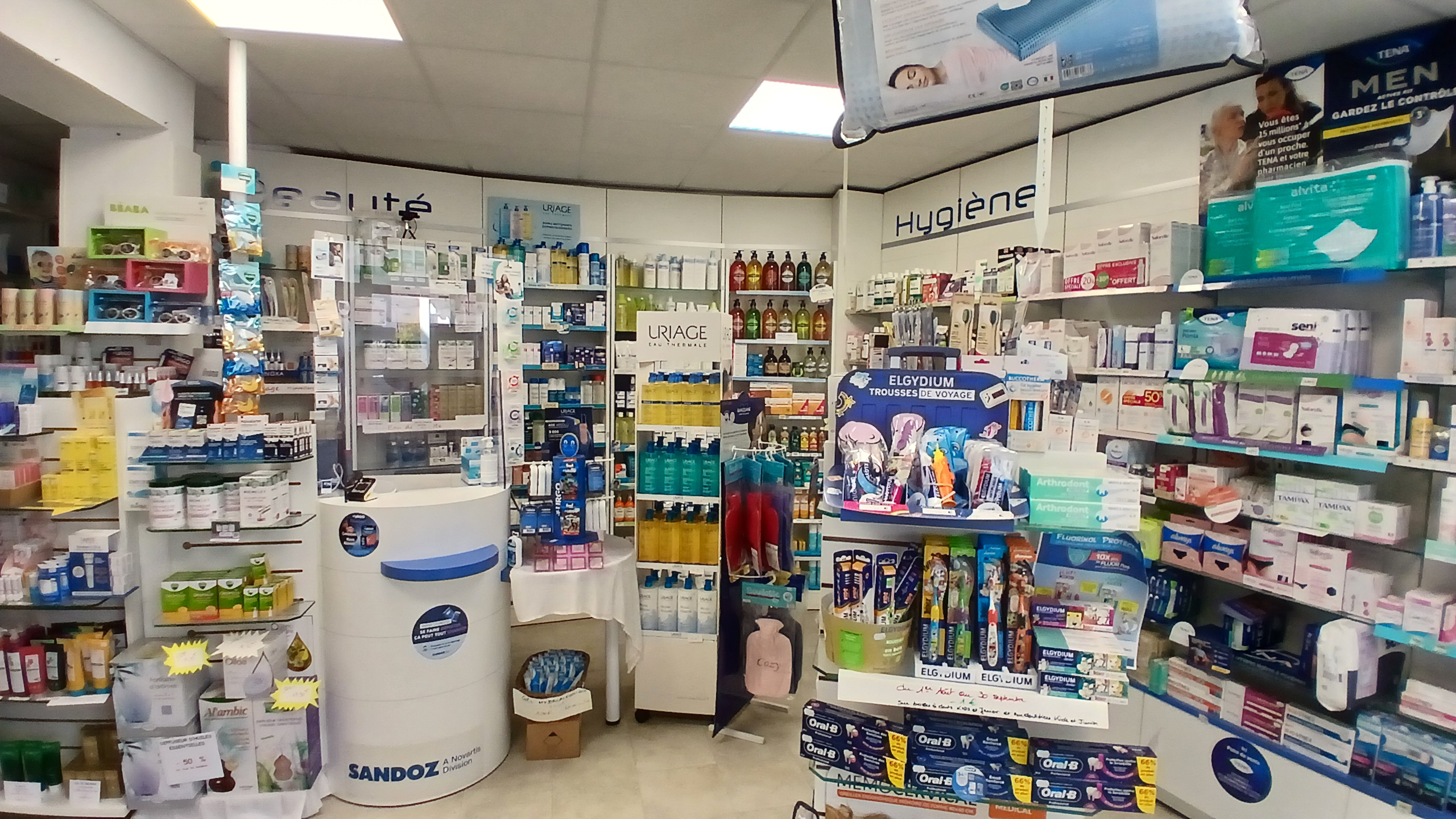 pharmacie rurale à Savigny sur Braye (41360) de 2000 habitants 
seule au village.
2 titulaires et 2 préparatrices.
clientèle agréable et fidèle sur un rayon de 3500 habitants.
          CA 1 350 000
         vente  400 000
avec énorme potentiel ( missions, téléconsultations,...)
et dans un cadre de travail inespéré ( tranquillité, sérénité, rentabilité,...)
située en  zone blanche (FRR) avec d'importantes exonérations 
fiscales.
village très dynamique  nombreuses associations sportives, culturelles.