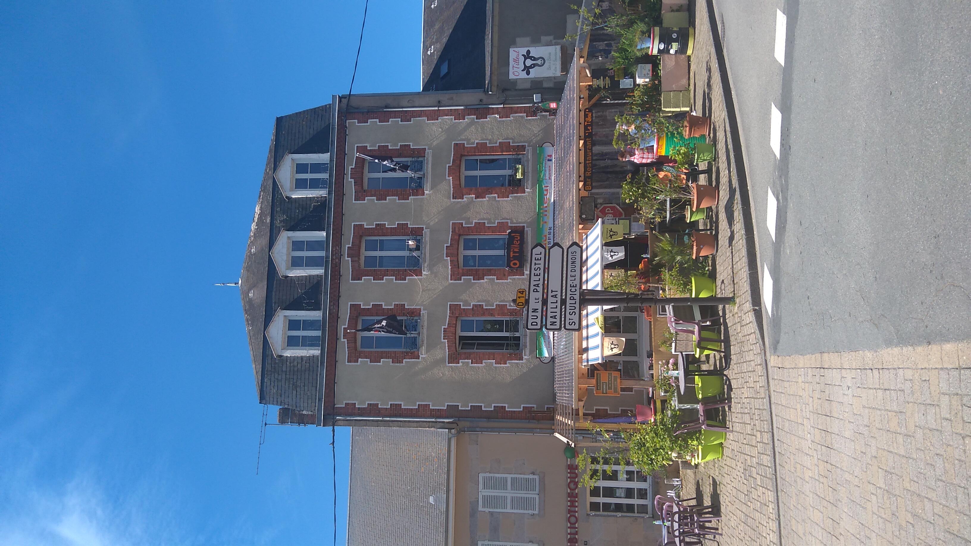 A vendre murs et fond 60000 le fond, 240000 les murs
 exploité toute l'année été hiver depuis plus de 10 ans à 2 personnes
Salle intérieure avec scène musique 35 pers voir mieux 
Un bar 16 places assises 
Une terrasse couverte de 18 pers avec scène extensible en extérieur à 50 pers
Bilans en évolutions positives à presenter
Bon EBE
Affaire avec beaucoup de potentiel à développer 
Une petite renommée avec une clientèle fidèle, sympathique 
Passage de touristes des gites alentours, possibilité de faire des plats ouvriers, bonne presse sur internet 
Travail sur 5 jours ouvert le dimanche soir 
1 mois et demi de repos
Bâtiment exploitable de 17 pièces avec beaucoup de potentiel ( logement à louer, logement pour le personnel)
Établissement normes PMR
Fenêtres neuves,  isolation des combles, pompe à chaleur et chauffe eau solaire, DPE D
Joli village avec une epicerie, une boulangerie, une pharmacie, un coiffeur et un medecin
Une grande fête dans le bourg organisée  par le comité des fêtes 
Raison de la vente:
Nous avançons vers une fin de carrière, cet établissement à besoin de gestionnaires avec du punch
Nous sommes très attachés à ce lieu que nous avons créé mais nous ne voulons pas finir comme dans la chanson de Dalida "mourir sur scène "
Merci de verifier vos capacités à emprunter avant une visite Merci 
Au plaisir de vous rencontrer à bientôt Corinne et Benoit O'Tilleul
----------
For sale walls and background 60000 the background, 240000 the walls
 operated all year round summer winter for more than 10 years with 2 people
 Interior room with music stage 35 people see better
 A 16-seat bar
 A covered terrace for 18 people with an extendable outdoor stage for 50 people
 Balance sheets showing positive developments to be presented
 Good EBE
 Business with a lot of potential to develop
 A small reputation with a loyal, friendly clientele
 Passage of tourists from surrounding lodges, possibility of making workers' dishes, good press on the internet
 Work over 5 days open Sunday evening
 1 and a half months of rest
 Usable building with 17 rooms with lots of potential (accommodation for rent, accommodation for staff)
 Establishment of PMR standards
 New windows, attic insulation, heat pump and solar water heater, DPE D
 Pretty village with a grocery store, a bakery, a pharmacy, a hairdresser and a doctor
 A big party in the village organized by the festival committee
 Reason for sale:
 We are moving towards the end of our careers, this establishment needs managers with punch
 We are very attached to this place that we have created but we do not want to end up like in Dalida's song "dying on stage"
 Please check your ability to borrow before a visit Thank you
 Looking forward to meeting you see you soon Corinne and Benoit O'Tilleul