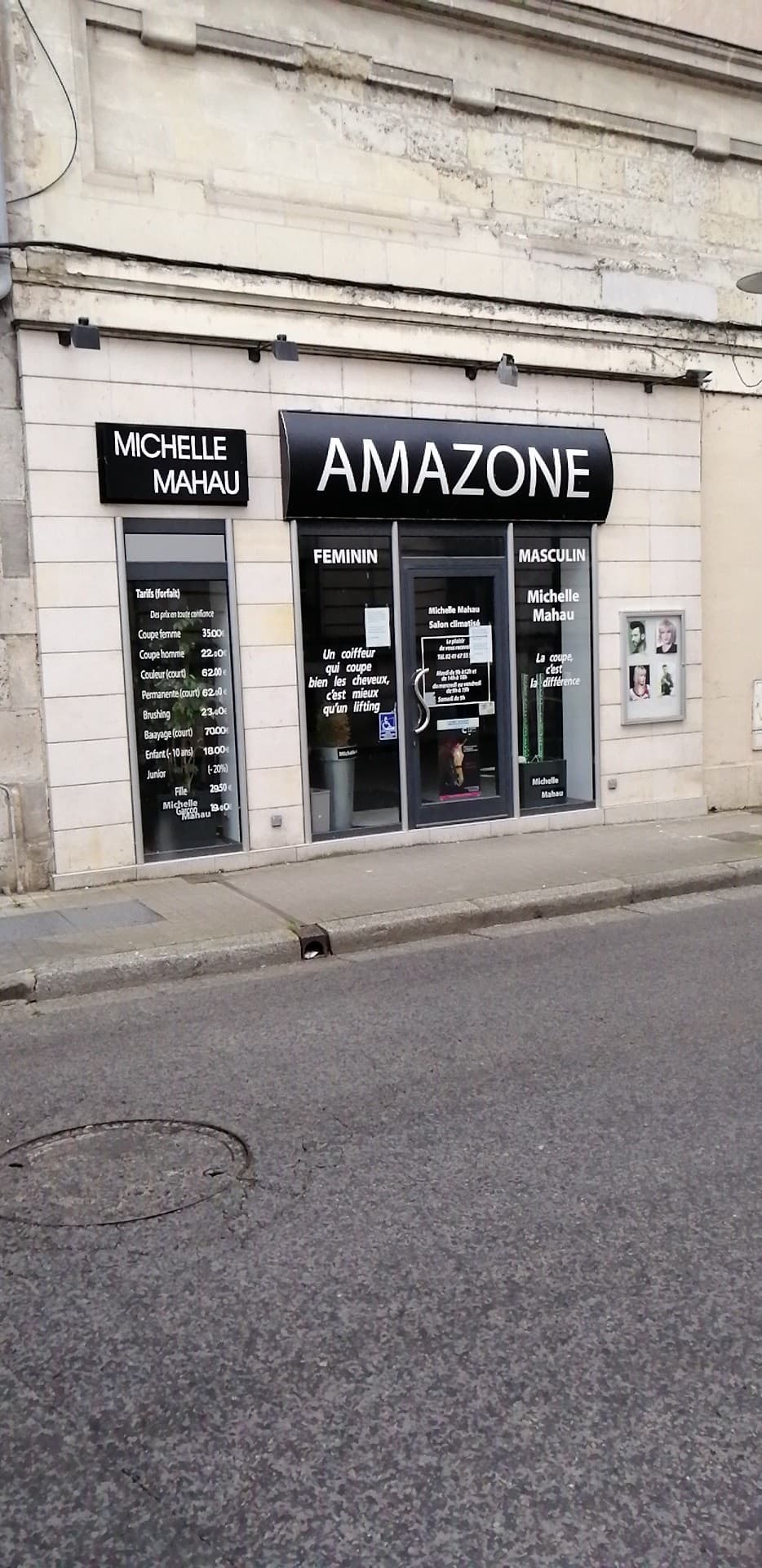Vend cause santé et retraite.   Salon 12 places  , 3 bacs massant   Clientelle mixte.  85. M. Clim réversible.  2 salariés polyvalent  3 parkings proximité et placer. Début centre ville ´saumur  loyer 800 e  tel. 0241675550 mail. Michellelahau@wanadoo.fr.