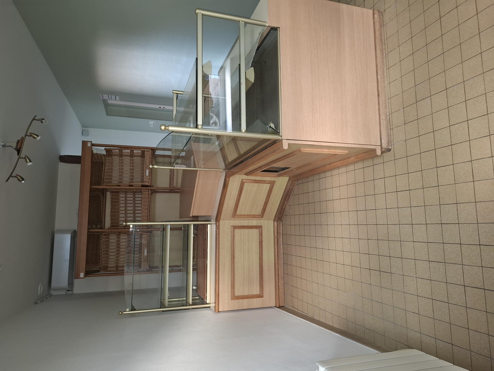 Commerce bar-boulangerie-pâtisserie en production, à reprendre en location gérance, remise en état des locaux.... 
village de 900 habitants, urbanisation en cours de 2 OPA, ouvert à toutes suggestions d'aménagement (petite épicerie, restauration....)