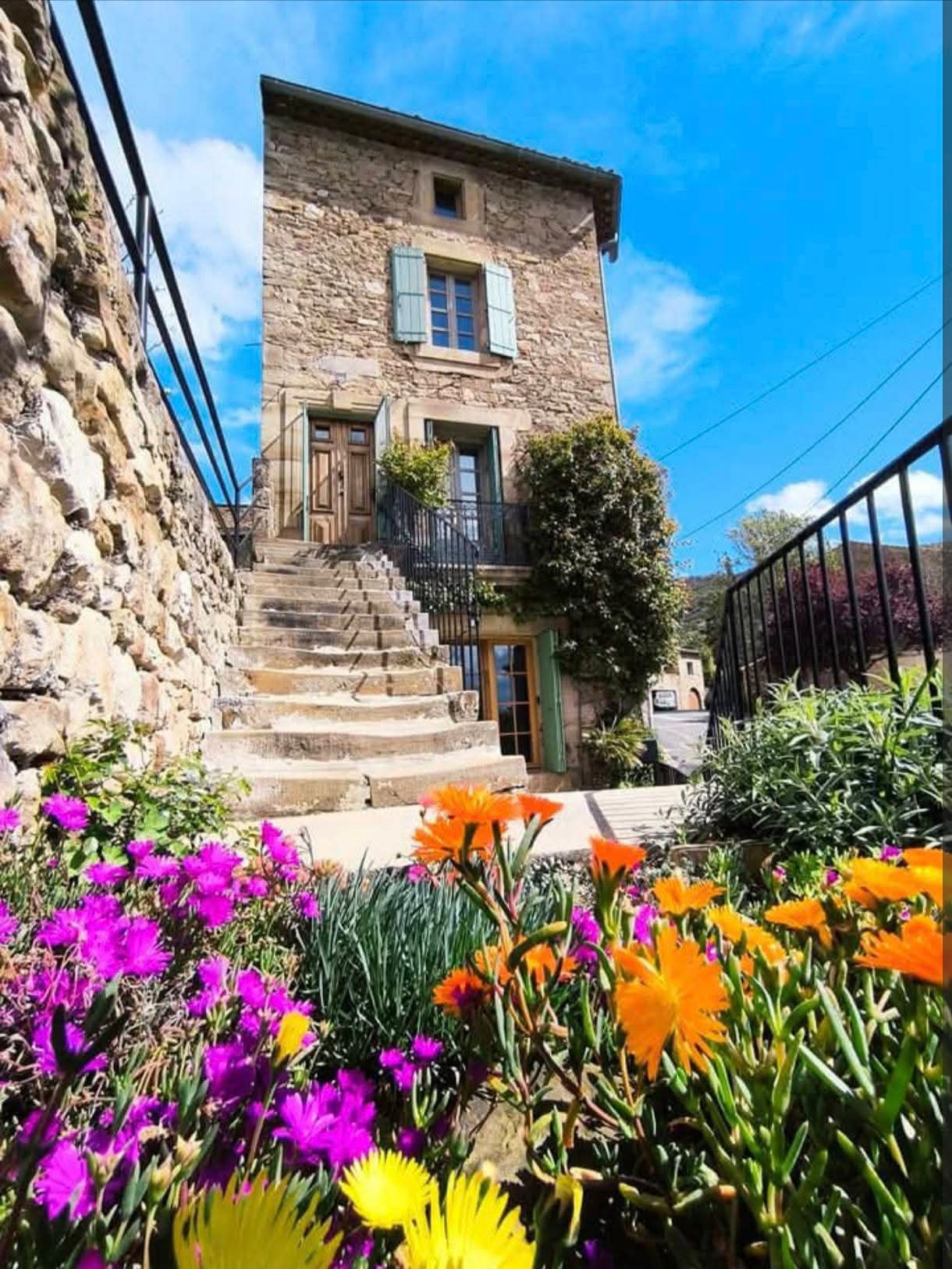 2 Gîtes + maison d'habitation dans un charmant village de l'arrière pays Héraultais