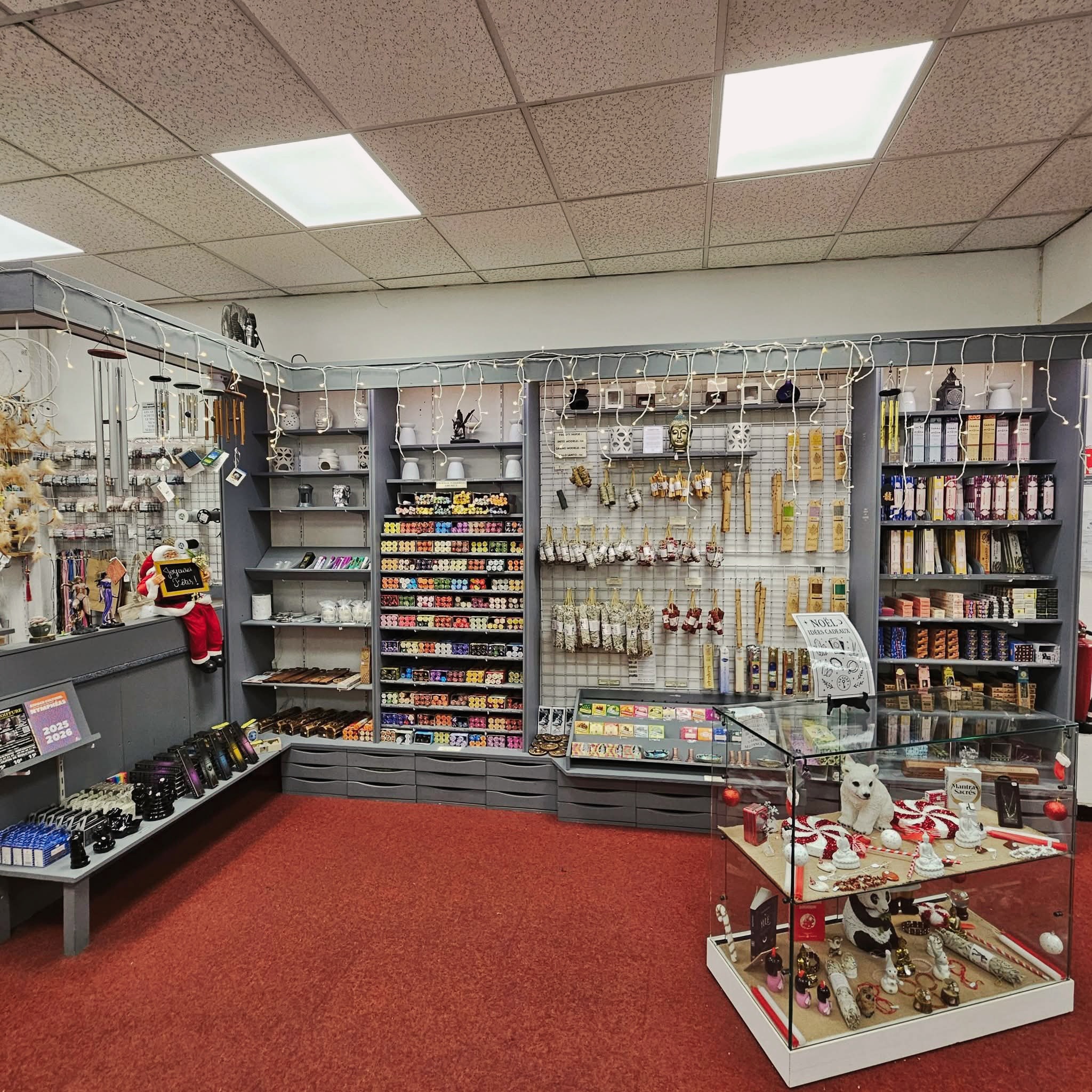 À VENDRE – Fonds de commerce – Librairie ésotérique (Valenciennes)

Librairie ésotérique reconnue, implantée en centre-ville depuis 1989, lieu unique bénéficiant d’une forte notoriété locale et d’un positionnement unique, avec une concurrence très limitée.

Caractéristiques du commerce :

Surface commerciale d’environ 150 m² + réserve

Loyer très attractif au regard de la surface et de l’emplacement

Clientèle fidèle et régulière, développée sur plusieurs années

Environ 8 000 abonnés sur les réseaux sociaux

Identité forte, ambiance chaleureuse et commerce clé en main

Accompagnement possible lors de la reprise afin d’assurer une transition sereine.

💰 Prix de cession : 190 000 €

Pour toute question supplémentaire, Merci de me contacter.
📞 Mme Ménard
📧 librairie.la.clef@wanadoo.fr