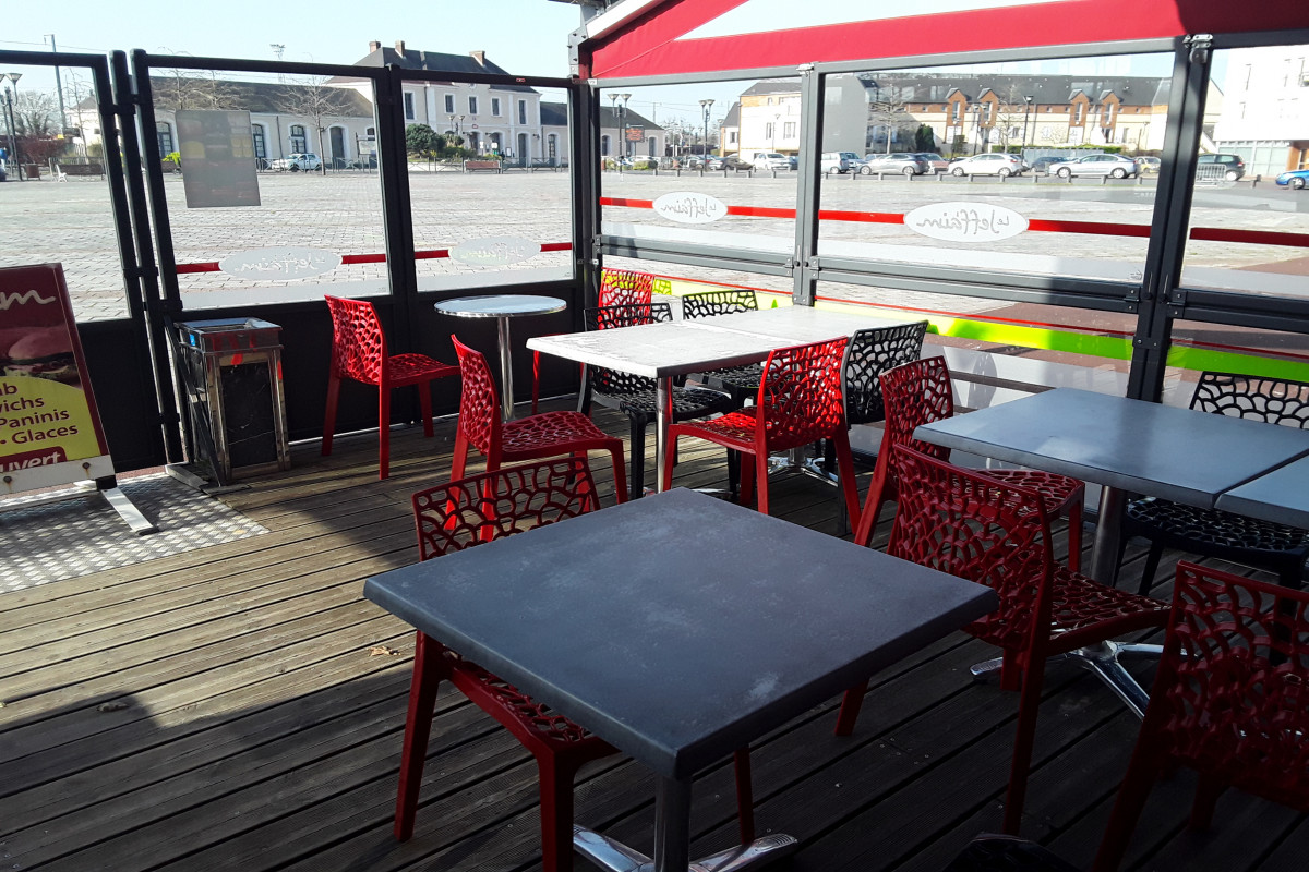 Vend sandwicherie kebab pizzeria 25 place assises plus
 25 en terrasse