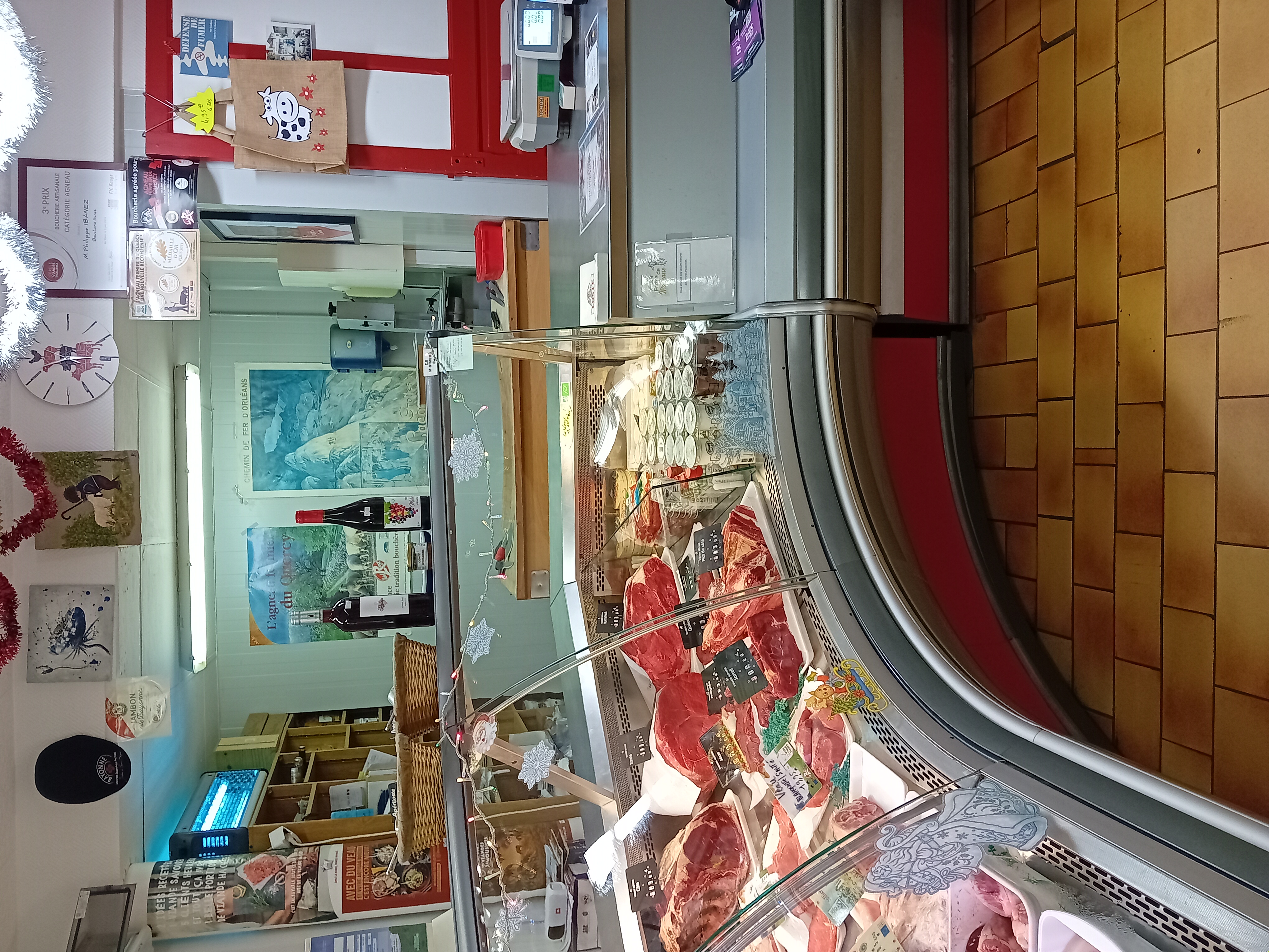 Vente de commerce : boucherie, charcuterie, alimentation de Village. 
Situé à Labastide-Murat en plein cœur du département du Lot (46240).