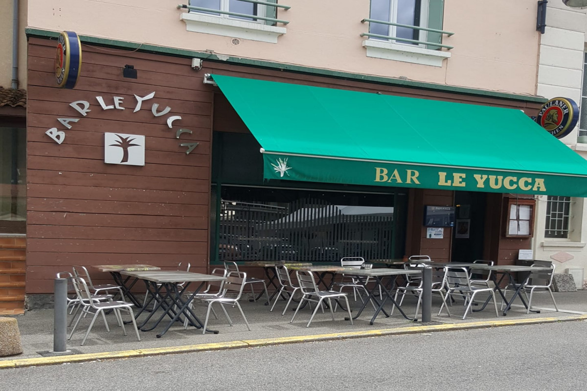 Bar Pub restaurant centre ville Aurec sur Loire, terrasse sur place centrale, deux marchés, 7 services restaurant par semaine.
Très bon chiffre d?affaire à développer.