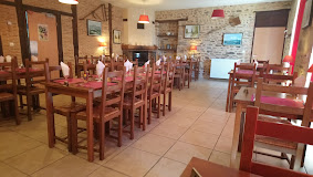 Auberge de charme avec bar et salle de réception d’une capacité de 60 couverts. Située au coeur d’un village rural, cette auberge offre un fort potentiel de développement, aussi bien pour une activité de restauration traditionnelle que pour l’organisation d’événements.

Un accompagnement personnalisé pourra être proposé pour vous aider à construire votre projet ou à imaginer une nouvelle dynamique d’exploitation.

Description du bien : 

Auberge avec un bar et salle de restauration de 60 places – 120m²

-Terrasse non couverte 60 places
-Licence IV mise à disposition par la commune
-Relais postal
-Parking

La commune de La Cellette recherche un gérant pour son auberge communale.

Située au cour d’un cadre naturel privilégié, à proximité immédiate d’un point de départ VTT, de sentiers de randonnée et d’un circuit de géocaching Terra Aventura, l’auberge bénéficie d’un emplacement idéal pour attirer une clientèle touristique comme locale. La commune dispose également d’un tissu associatif dynamique, avec de nombreux événements tout au long de l’année, dont un marché mensuel apprécié.

Une activité diversifiée et un fort potentiel : En plus de la restauration, l’établissement assure également un service de relais Poste, apportant une fréquentation régulière et un lien fort avec les habitants.

Des travaux de rénovation sont actuellement en cours pour optimiser les espaces et améliorer le confort de travail : agrandissement de la cuisine, création d’un espace de stockage, mise en place d’un bureau et d’un espace dédié au personnel

Surface du bien :

120m² + terrasse non couverte de 60 places

Localisation :

Auberge rurale située dans un bourg  au nord de la Creuse, aux portes du Berry, de la Vallée Noire et de la Maison de George Sand, sur l'axe routier D940 à 18km de la Châtre et à 30 km de Guéret.

Conditions d'acquisition :

485,60 € de loyer

La licence restera la propriété de la commune et sera mise à disposition du futur exploitant.
Des investissements en mobilier sont à prévoir (possibilité de reprise du matériel auprès du gérant sortant).

Profil recherché :

Personne motivée, autonome, et disposant d'une expérience confirmée en restauration.

Caractéristiques / Atouts :

- Bâtisse de charme
- Entre la Châtre et Guéret
- Proximité d'un parcours de géocaching Terra Aventura et de circuits de randonnée
- Possibilité de développement avec une salle supplémentaire.