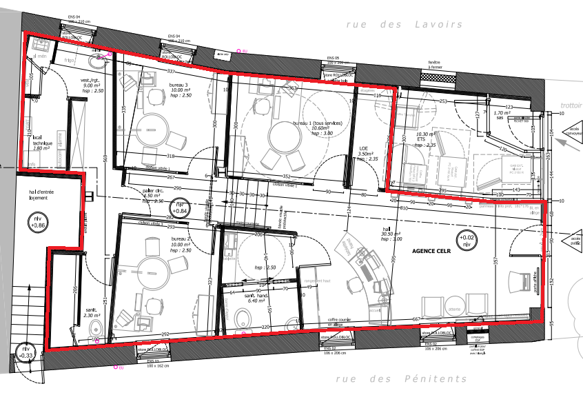 LOCAL EN RDC, POUR COMMERCE OU LOCAL ASSOCIATIF, A LOUER
23 cour de la Place, Saint-André-de-Sangonis (Hérault, 34) - lien google Map

Quoi :
- Local d’activités (ancienne agence bancaire), de 90 m² : un espace accueil de 30 m², un sanitaire de 6,4 m², un bureau de 11 m², un local technique de 4 m², 38 m² en arrière boutique accessible par un palier de 4 marches
- cave mutualisée avec un autre occupant
- accès direct sur le cour de la Place
- Le 1er étage est loué : bureaux et studio d'enregistrement de Radio Pays d’Hérault

Où : Saint-André-de-Sangonis, Hérault (34)

Pour qui :
- Des activités qui contribuent au dynamisme de la commune
- Des propositions nouvelles et complémentaires à l’offre existante
- Statuts associatifs ou coopératifs (SCOP ou SCIC) de préférence
- Travail avec des partenaires d’accompagnement à la création d’activité (ADEFPAT, Initiative France, France Active, URSCOP…)

Comment :
- Loyer mensuel : 550 €HT, soit 6,1 €HT/m² 
- Loyer progressif sur les 3 premières années (50% année 1, 60% année 2 et 90% année 3)
- Local disponible immédiatement. Pas de travaux à prévoir (hormis aménagements intérieurs).
- Local d’activités (90 m²) :
- Bail commercial locatif 3-6-9
- Possibilité de rachat du local

POURQUOI RÉPONDRE A CET APPEL A PROJET ?
- Local situé en plein cœur de bourg, sur une place rénovée et dynamique
- Local rénové en centre-bourg, accessible PMR, espaces de stockage disponibles
- Collectivités locales soutenantes et accueillantes
- Accompagnement par des partenaires techniques et financiers
- Bénéfice des réseaux, de la visibilité et de la communauté de Villages Vivants

PRÉSENTATION DU TERRITOIRE 
Communauté de Communes de la Vallée de l’Hérault : 
- 28 communes, 410 000 habitants
- Politique dynamique d’attractivité économique du territoire
- Proximité avec des espaces naturels et lieux touristiques prisés : le Lac du Salagou, le pic Saint-Loup.
Commune de Saint-André-de-Sangonis :
- 6 300 habitants, 30 minutes au nord de Montpellier
- proximité immédiate avec l’axe autoroutier A750

CE QUE VILLAGES VIVANTS VOUS APPORTE
- Loyer progressif et mesuré, local rénové
- Appui au montage de projet
- Visibilité et communication
- Mise en lien avec les acteurs locaux 

PROCESSUS DE SÉLECTION 
Les dossiers complets de candidatures sont à télécharger sur le site Internet de la Communauté de Communes et à déposer jusqu’au 30 juin 2026 inclus.
Pour toutes questions : economie@cc-vallee-herault.fr

En savoir plus : https://villagesvivants.com/actus/local-commercial-a-louer-a-saint-andre-de-sangonis-herault/
