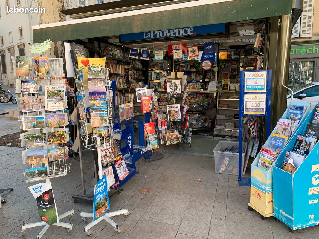 🚨 VENTE URGENTE – OPPORTUNITÉ UNIQUE !  

Fonds de commerce – Kiosque Presse FDJ PMU – 14 m² – Aix-en-Provence  

À saisir : kiosque à journaux idéalement situé au cœur d’Aix-en-Provence, place des Prêcheurs, un emplacement prestigieux, très passant et bénéficiant d’une clientèle fidèle et régulière.  

✨ Points forts : 
• Emplacement stratégique : place emblématique et dynamique du centre-ville. 
• Activités diversifiées : Presse, FDJ, PMU, cartes postales, bonbons, téléphonie, etc. 
• Chiffre d’affaires solide : activité stable et constante depuis le Covid. 
• CA TTC 2024 : 350 000 €.  

🔥 Un atout rare : les kiosques en centre-ville sont aujourd’hui de moins en moins nombreux, ce qui limite fortement la concurrence. Cette rareté renforce la valeur commerciale et la rentabilité de ce fonds de commerce.  

📞 Contactez-nous dès maintenant pour plus d’informations et pour organiser une visite.  

Consommation énergie primaire : Non communiqué 
Consommation énergie finale : Non communiqué  

ℹ️ Les informations sur les risques auxquels ce bien est exposé sont disponibles sur le site Géorisques : www.georisques.gouv.fr