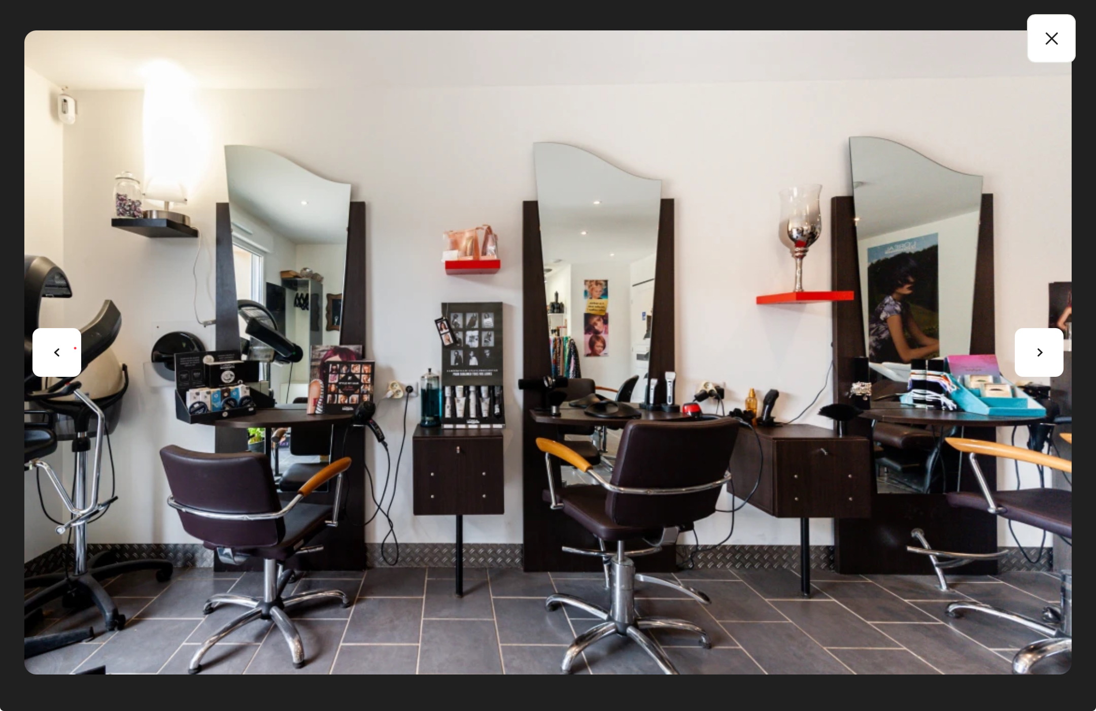 Local récent (2017), tout équipé, prêt à l’emploi !

Vous rêvez de vous installer à votre compte sans travaux et avec un outil professionnel clé en main ?
Ne cherchez plus : ce salon de coiffure lumineux de 62 m², exploité depuis plusieurs années avec une excellente notoriété locale, est une opportunité rare à Douville.

✅ Les atouts du bien

Local récent (2017) – parfaitement entretenu, sans aucun travaux à prévoir

62 m² fonctionnels : accueil chaleureux, espace coiffure spacieux, buanderie, WC PMR

Matériel professionnel complet inclus : bacs, postes, mobilier… tout est prêt pour travailler dès demain

Jardin privatif de 559 m² et garage indépendant avec portail électrique

Normes PMR respectées

📍 Emplacement & environnement

Centre de Douville, secteur dynamique et visible

Stationnement facile pour la clientèle

À proximité immédiate des services et commerces

💡 Potentiel et exploitation

Clientèle fidèle et notoriété déjà installée

Local polyvalent : possibilité de développer l’activité (esthétique, bien-être, boutique complémentaire)

Toiture et gros œuvre en parfait état

💰 Prix & conditions

157 000 € FAI – murs + fonds + matériel inclus

Idéal pour une installation immédiate sans investissement supplémentaire

Rentabilité intéressante grâce à l’état impeccable du local et à l’activité existante

📞 Contactez dès aujourd’hui Fabrice Della-Muta
📩 fdellamuta@meilleursbiens.com
– 📱