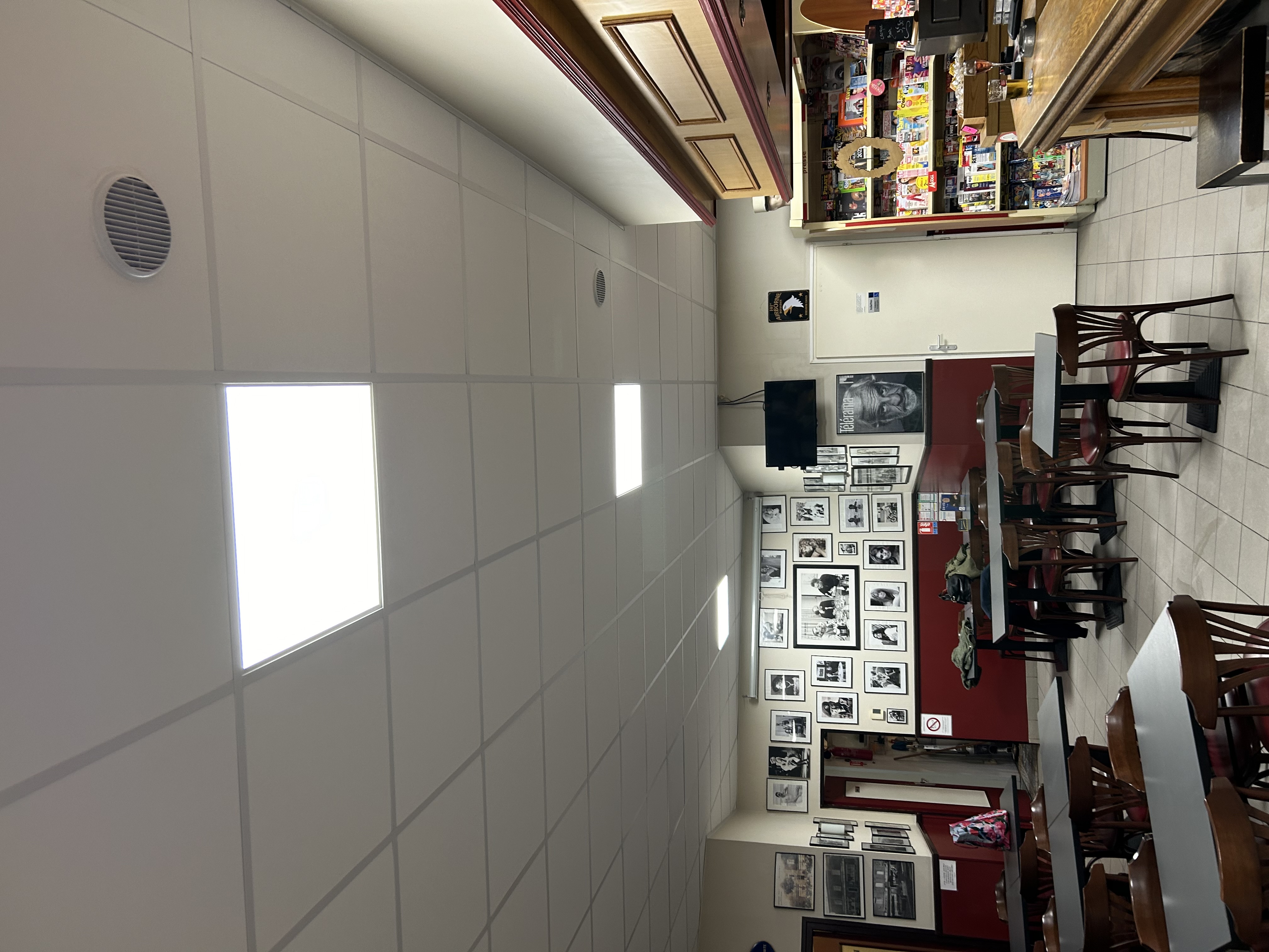 Fonds de commerce bar tabac presse fdj tenue depuis bientôt 15ans vente pour cause retraite belle emplacement sur angle de rue plus de 20 mètres de façade belle terrasse   Belle intérieur et extérieur rue très passante et clientèle agréable et l’habitué  petite brasserie qui peut être développerBelle rentabilité et bien situé  place de parkings en face de l’établissement, cimetière, église et d’autres commerce aux alentour quartier sympa est en plein évolution chiffre d’affaires en hausse   Nous restons à votre disposition pour tout renseignement complémentaire