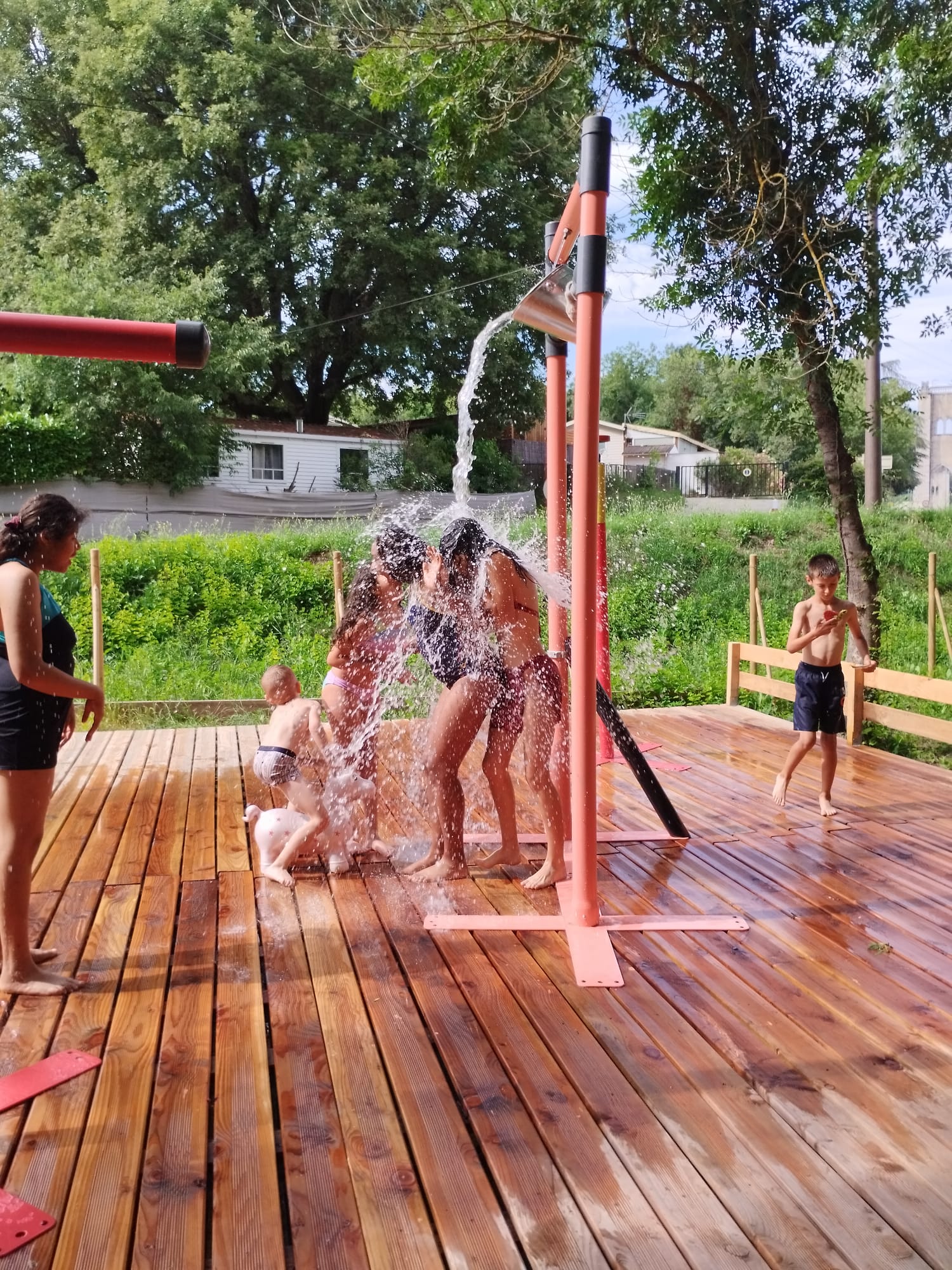 Vends Parc de Loisirs familial en sud Ardèche proposant une quarantaine d'activités et une guinguette dans une zone touristique .