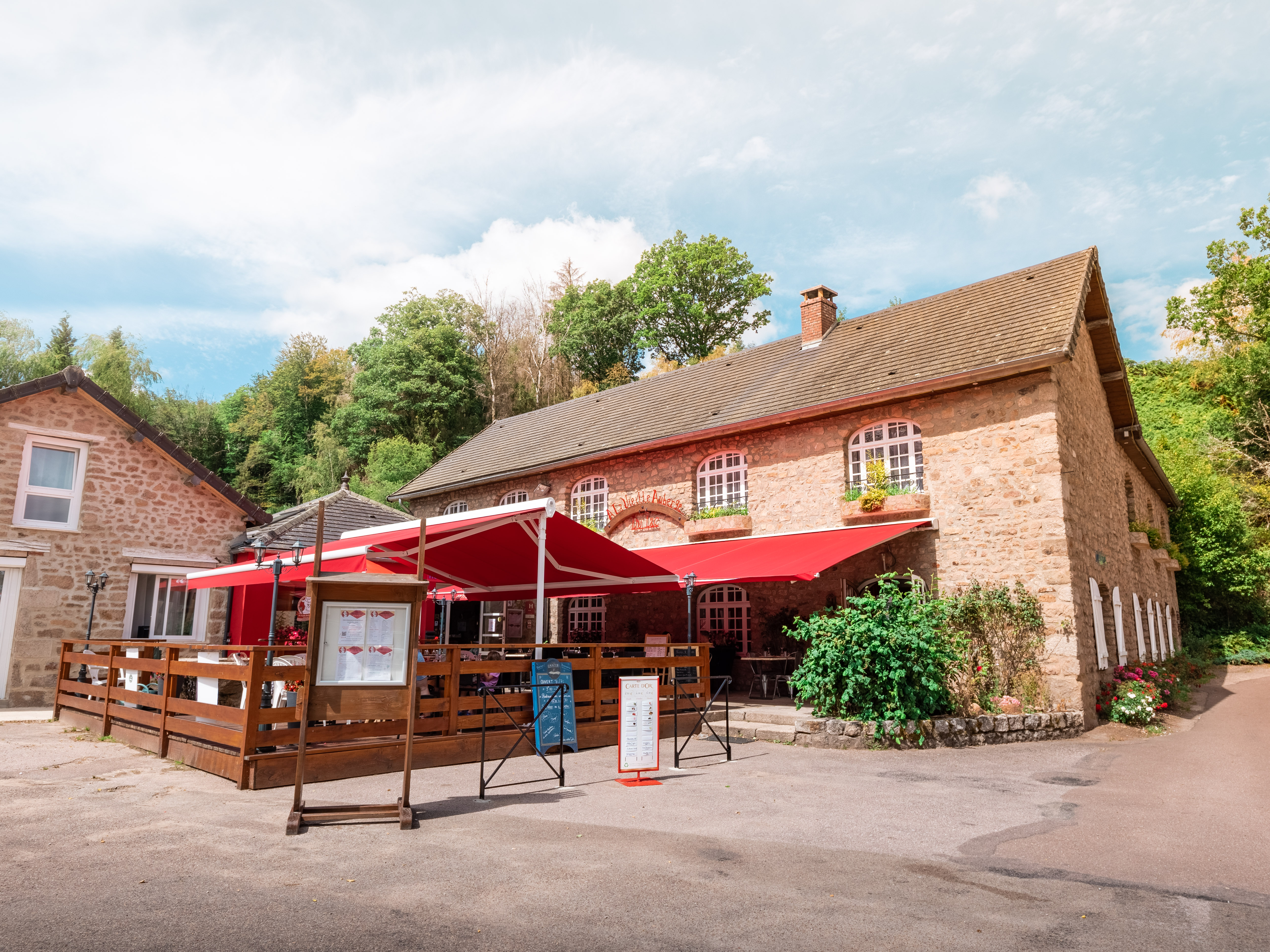 La Vieille Auberge du lac (lac de St Agnan 58230) – Bourgogne – Parc naturel régional du Morvan – lac de St Agnan Hôtel - restaurant- bar - Vente murs et fonds de commerce