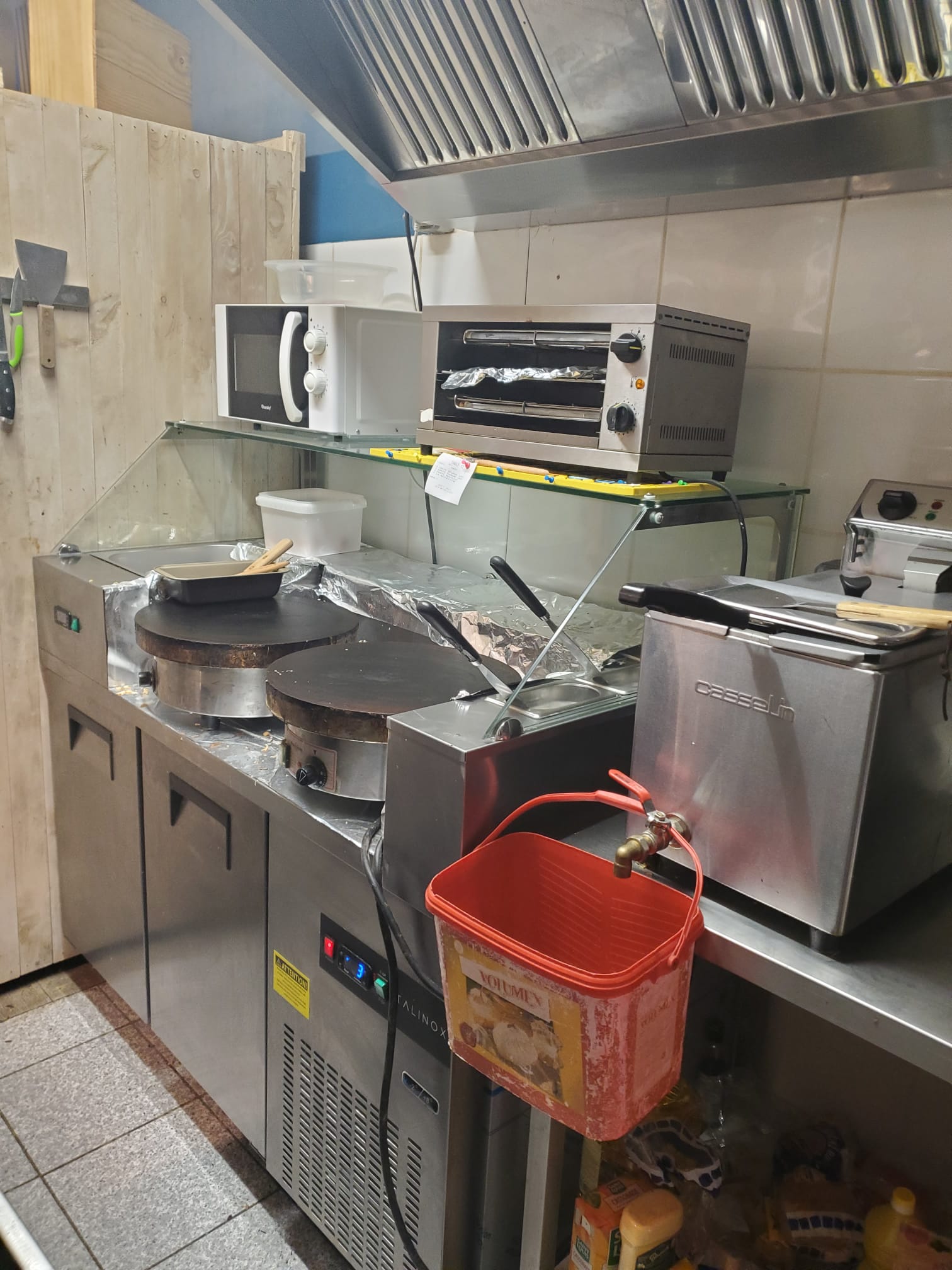 Crêperie à vendre

Proximité de Lorient et quelques minutes de la côte. 24 couverts + vente à emporter 
Axe principal, salle et mobilier récents, pas de salarié, idéal première affaire.