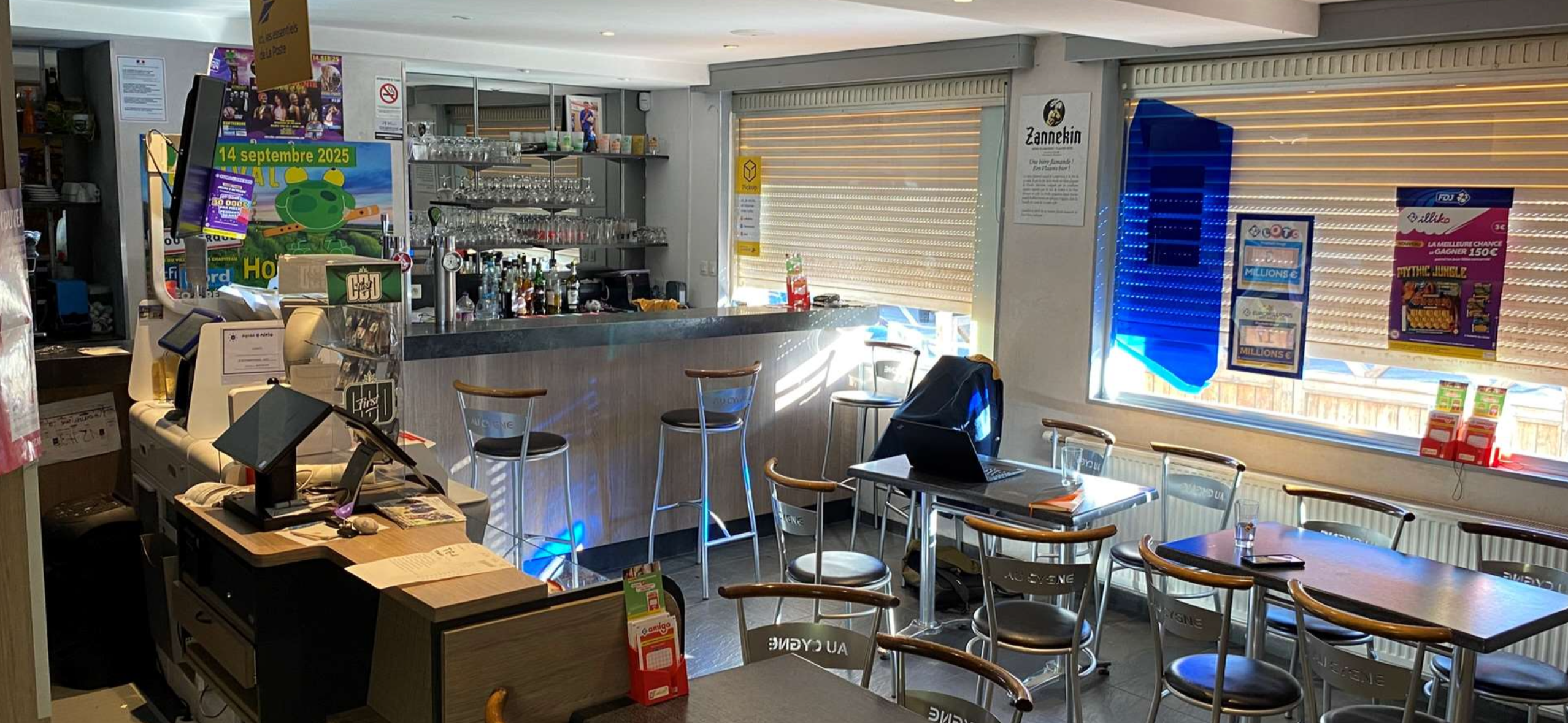 Cette affaire historique nichée dans un joli village des Flandres attend ses repreneurs.

Véritable "poumon" économique du village, son statut de "café rando" en fait un lieu incontournable à qui voudra découvrir cette superbe région.

Investissement idéal pour un couple de commerçant souhaitant y mettre leur énergie et leur joie de vivre.

Avantages de la campagne, tres grand logement, parking....