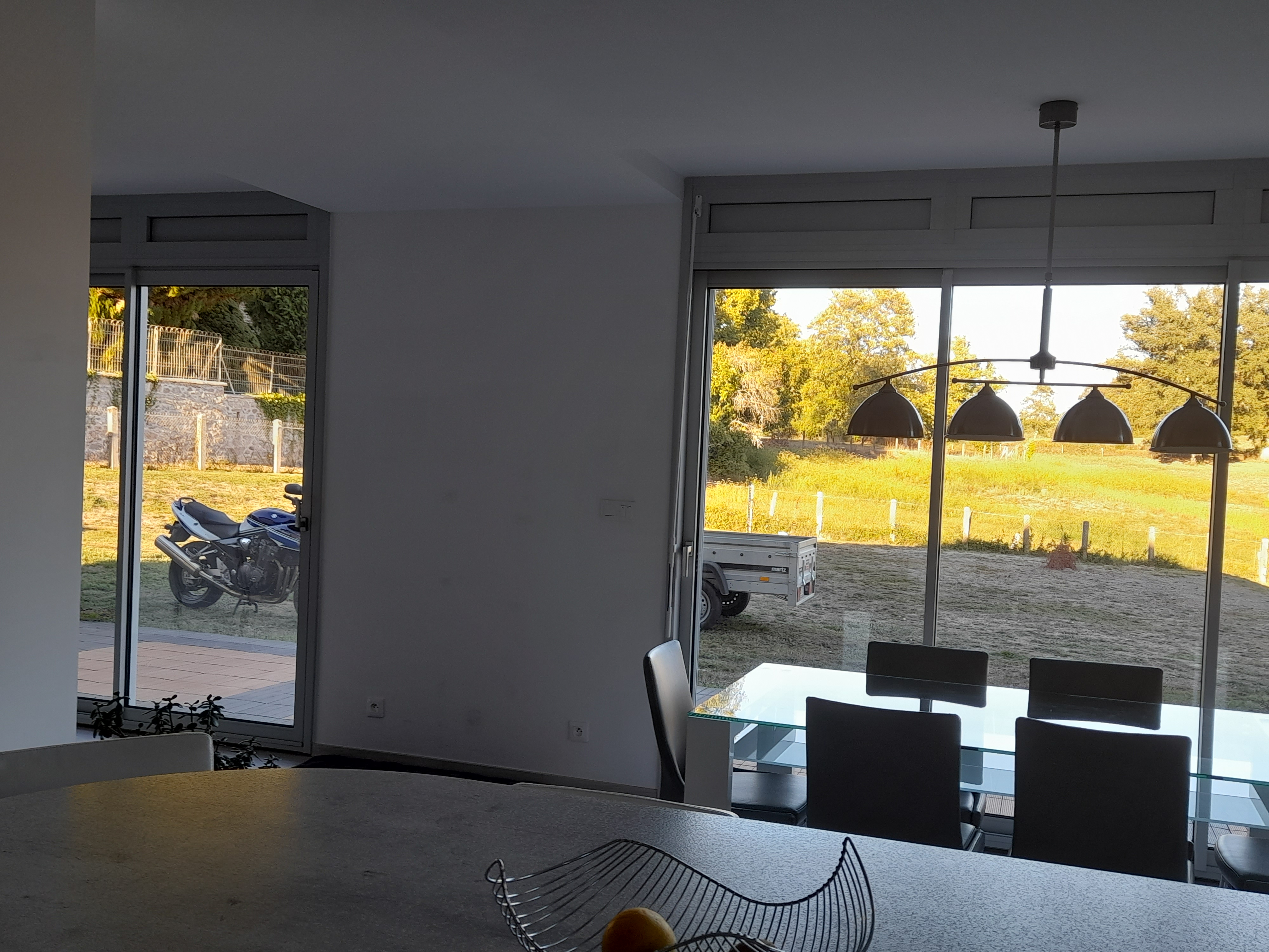 Supérette très bien située, très bon CA,  pour un couple et une employée qui est déjà  sur place.
Environnement calme, qualité de vie très agréable, bourg qui bénéficie de toutes les commodités. 
Logement sur place, créé en 2018.
Murs à vendre.