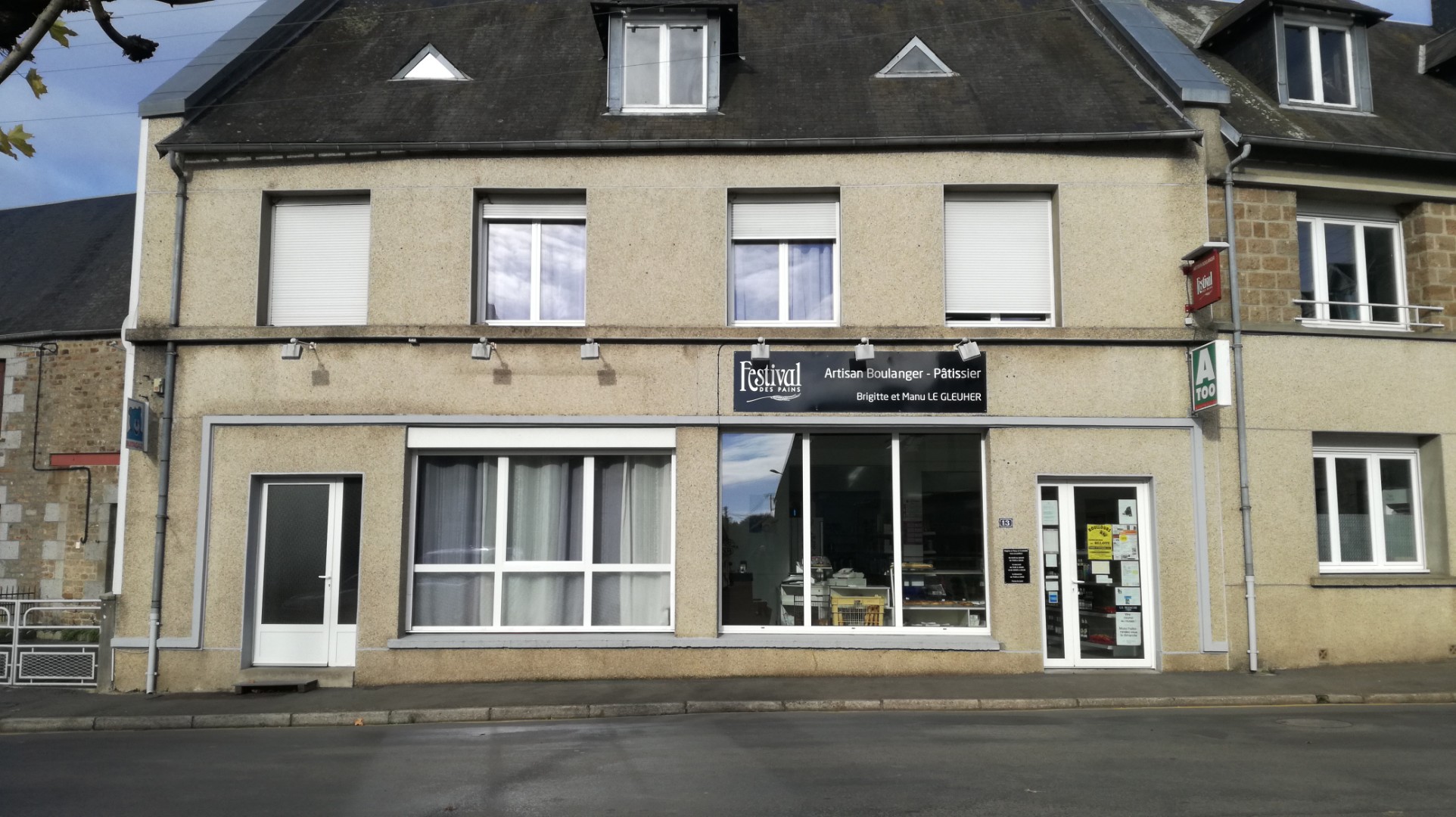 🥖 Notre commune de Truttemer le grand cherche son/sa boulanger(e) ! 🥐

Après le départ de notre boulanger, la commune est à la recherche d’un(e) boulanger(e) passionné(e) pour faire vivre (ou revivre) la boulangerie du village ❤️

Les habitants sont impatients de retrouver leur boulangerie ! Ici, on aime le bon pain, les viennoiseries croustillantes et surtout le commerce de proximité. La clientèle est fidèle, l’ambiance conviviale.  

✨ Pourquoi s’installer chez nous ?

✔️ Une commune accueillante et dynamique : 650 habitants, 1000 véhicules jour, d'autres commerces présents, associations, écoles à proximité, plusieurs zones pavillonnaires et de nombreux projets pour continuer à développer l'attractivité de la commune. 
✔️ Une vraie demande locale de préserver nos commerces de proximité (boulangerie la plus proche à 10 kms). 
✔️ Un atelier de production équipé de l'ensemble du matériel nécessaire à la fabrication et totalement restauré en 2026
Présence d'un logement au dessus de la boulangerie (5 chambres). 
✔️ Un accompagnement possible pour l'aide à l’installation et un loyer attractif. 

👩‍🍳👨‍🍳 Profil recherché :

Boulanger(e) artisan(e) passionné(e), avec l'envie d’entreprendre et de s’ancrer dans la vie de la commune en milieu rural. 

📩 Intéressé(e) ou vous connaissez quelqu’un ?