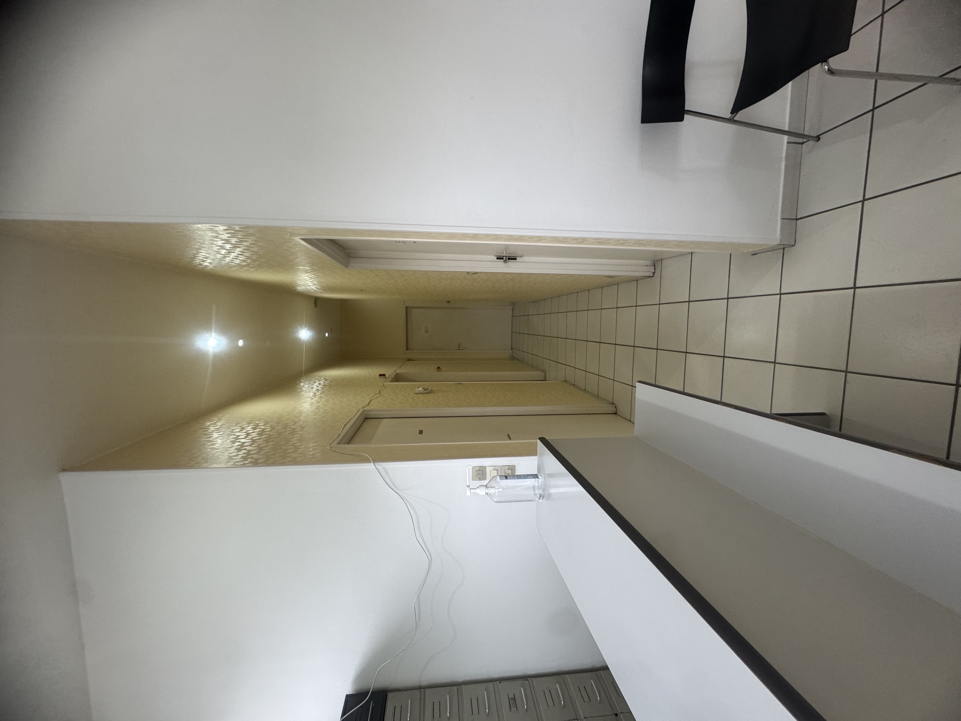 🦷Fonds de commerce Cabinet Dentaire   équipé à vendre – 110 m² – Patientèle existante – Coulommiers

Belle opportunité pour chirurgien-dentiste souhaitant s’installer rapidement !

À vendre fonds de commerce d’un cabinet dentaire entièrement équipé, idéalement situé à Coulommiers, à seulement 2 minutes à pied du centre-ville, dans un secteur dynamique avec accès facile et stationnement à proximité.

D’une surface d’environ 110 m², le cabinet est fonctionnel et bien agencé. Il comprend :
•3 salles de soins équipées
•1 salle de chirurgie
•1 salle de radiologie panoramique
•1 salle de stérilisation conforme aux normes
•1 vestiaire
•1 grande salle d’attente
•1 petite salle d’attente

Le cabinet est vendu entièrement équipé, avec notamment :
•fauteuils dentaires
•radio panoramique
•matériel professionnel complet

📊 Chiffre d’affaires moyen sur 4 ans : 125 000 €
👥 Patientèle fidèle et régulière
📅 Cabinet en activité depuis 2018

💰 Conditions de loyer:
• 1 dentiste  : 1 500 € /mois
• 2 dentiste :  2.000 € /mois
💰 Prix de cession du fonds de commerce : 139 000 €

Une excellente opportunité pour une première installation ou pour développer une activité existante dans un secteur recherché de Seine-et-Marne.

📄 Dossier et informations complémentaires sur demande.

Prix : 139.000 € 

📞 Contact : Filomena ALVES - 07 78 80 72 17
✉ filomena.alves@advicim.com