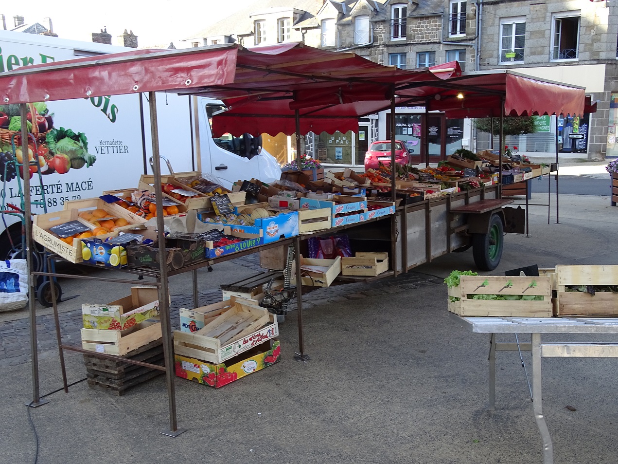Vente de fruits et légumes sur les marchés ,  5 marchés semaine   Orne et Mayenne. Plus de détails par tel