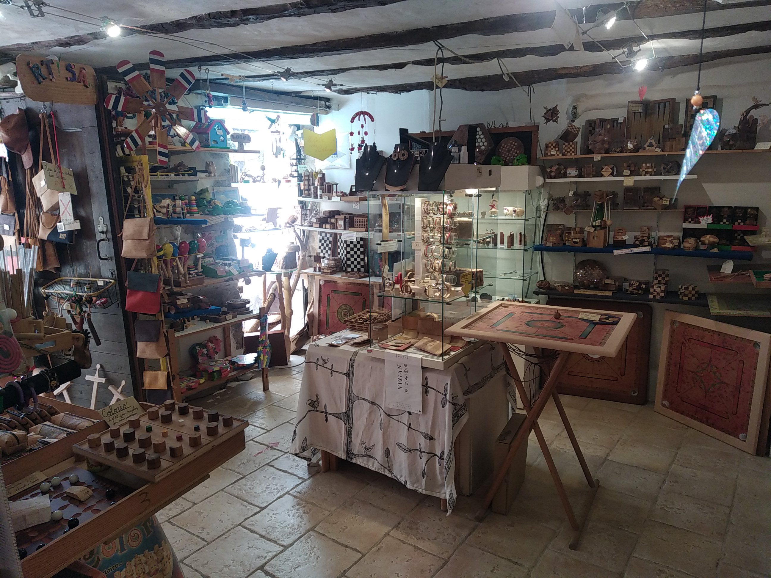 Le bois dans tous ses états 
Jeux en bois, articles cuisine, décoration, fabrication de Billards Indien, tournage sur bois.