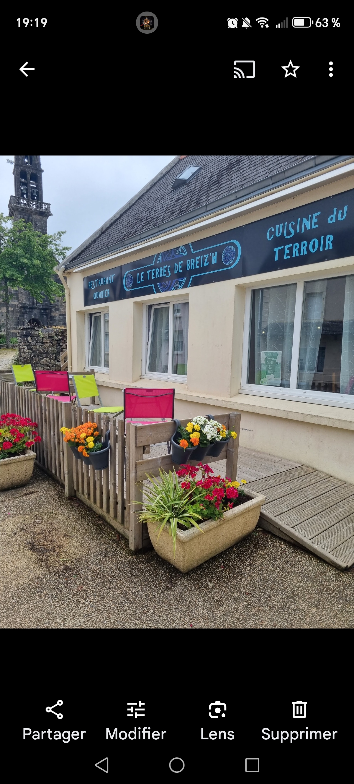 À saisir fond de commerce  bar restaurant à l entrée de la presqu'île de crozon, restaurant ouvrier réputé dans le secteur toute équipé avec logement, loyer petit prix. 3 semaines de vacances en août et 2 Semaine à noel. 
La salle contient 60 places assises plus 20 en terrasse.
Bar à développé, 
Plus de renseignement en privée,  et crédit vendeur possible 35000