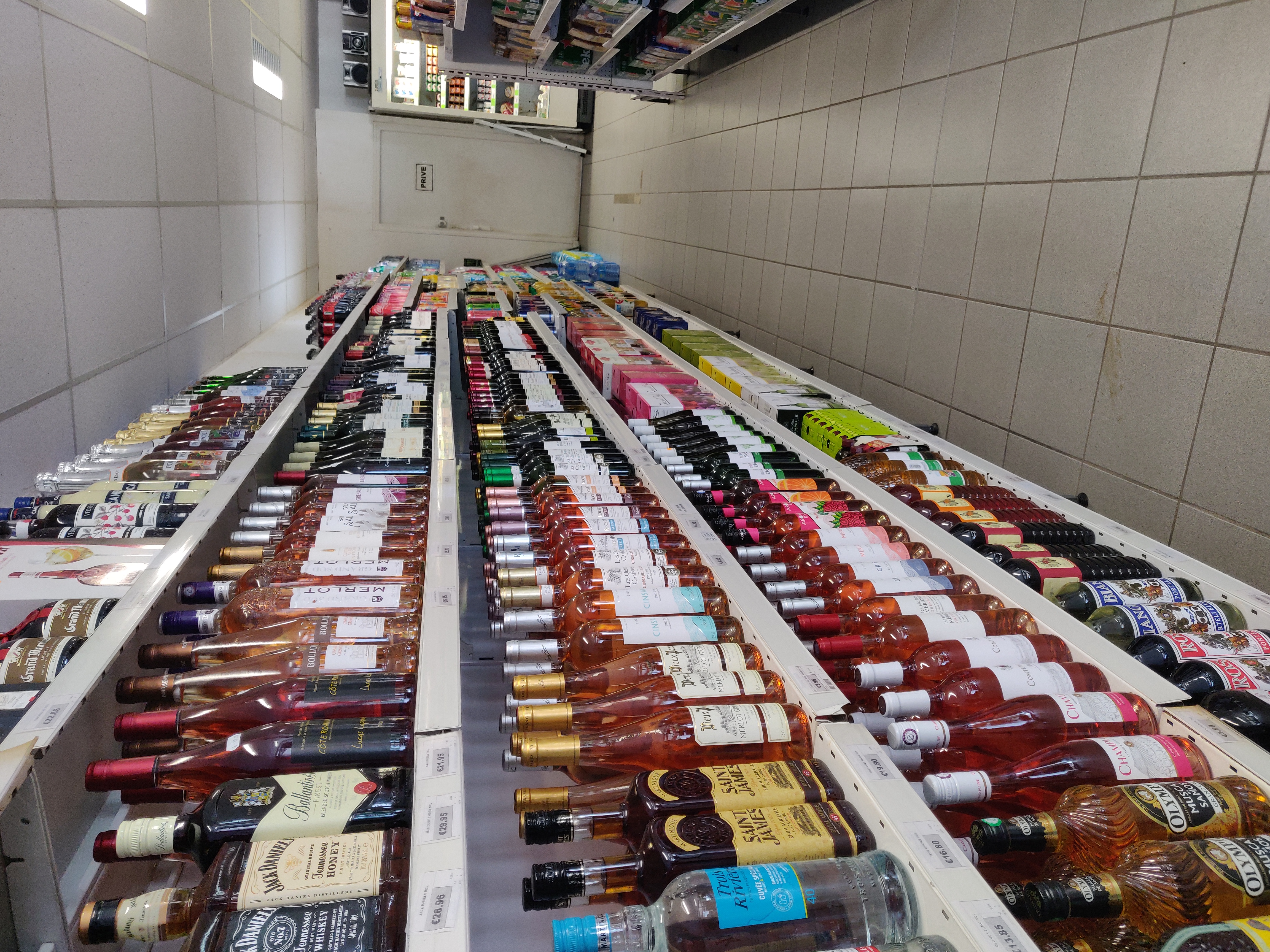 À vendre fonds commercial épicerie dans un village de 2300 habitants 
Profitez de la vente du fonds de commerce ( alimentaire générale, gaz, dépôt de pain...)Surface de vente de 100m + réservé de 30m