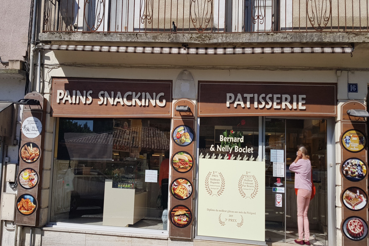 OPPORTUNITE!!! Cause retraite  vends une vraie pâtisserie où tout est fabriqué maison. Emplacement de 1er ordre, matériel complet, Mise aux normes respectée, magasin refait complètement en 2018. Pas de concurrence type enseigne à 35 km à la ronde. Un appartement vient compléter l'offre. Enfin sa situation en ZRR permettra au repreneur de bénéficier d'avantages fiscaux. URGENT!!!
CA: 513485,00? 
EBE:101268,00?