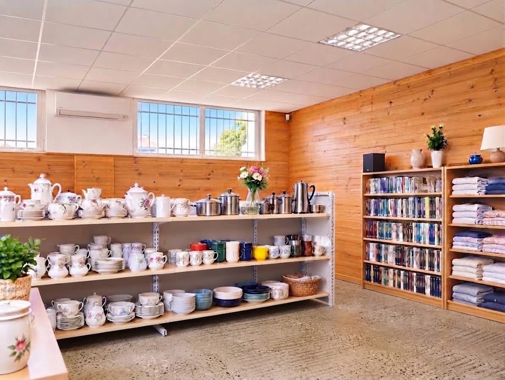 au rez de chaussé d'un IMMEUBLE EN PIERRE
150 m2 aménagé avec 
un coin bureau equipé 
et un coin pour monte charge isolé du magasin
entrée indépendante 
chauffage électrique de grande capacité
systeme d alarme

au sous sol les murs et le plafond sont isolés en liege avec finition crépi lisse
le plancher est en béton
électricité monophasé et tri phasé
un coin indépendant wc lavabo et douche
un coin indépendant ancienne chambre froide
accès par escalier en beton et monte charge tres solide

a aménager suivant vos envies pas de fond de commerce
le monte charge peut se remettre en route voire se transformer en ascenseur

APPELER APRES 20 h 30 OU LE WEEK END