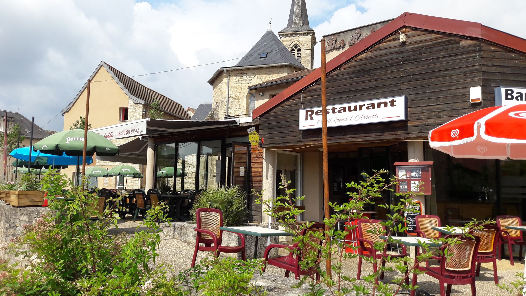 Restaurant bar