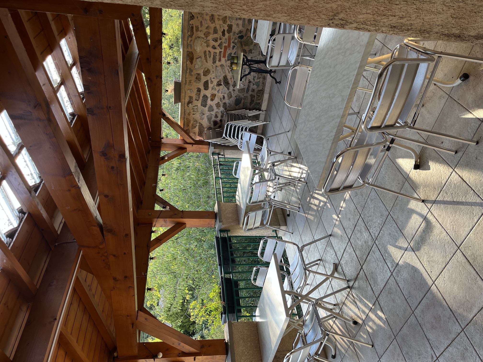 À CÉDER – BAR • RESTAURANT • ÉPICERIE – BEAUJOLAIS (69)