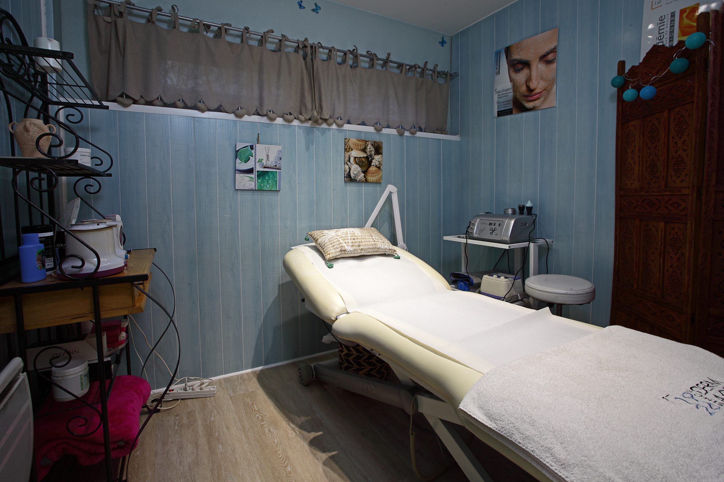 A vendre: Institut de Beauté Valgelon-La Rochette (73)

Institut clé en main idéalement situé en centre bourg.

Vous souhaitez reprendre un Institut avec une excellente clientèle fidèle et en constante évolution dans un cadre de travail agréable et bénéficiant d’un emplacement privilégié ?

Une institution dans le bourg puisque notre Institut est installé depuis plus de 50 ans.

Idéalement situé en centre bourg avec grand parking gratuit, surface 125m2, une cave permettant le stockage.

Un grand espace de vente
5 cabines de soin, nouvelles technologies: minceur, épilation définitive, anti-âge …

2 salariées.

Vente cause retraite


Points forts de l’Institut:
Emplacement / Parking gratuit
Grande surface de vente et les nombreuses cabines permettant la diversité des soins proposés
Excellente visibilité et renommée sur le secteur
Marques professionnelles essentiellement françaises
Accompagnement possible pour assurer une parfaite transmission.

CA 2024: 150 KE
Loyer 980€
Bail 3-6-9 renouvelable
Prix du fond : 105000€