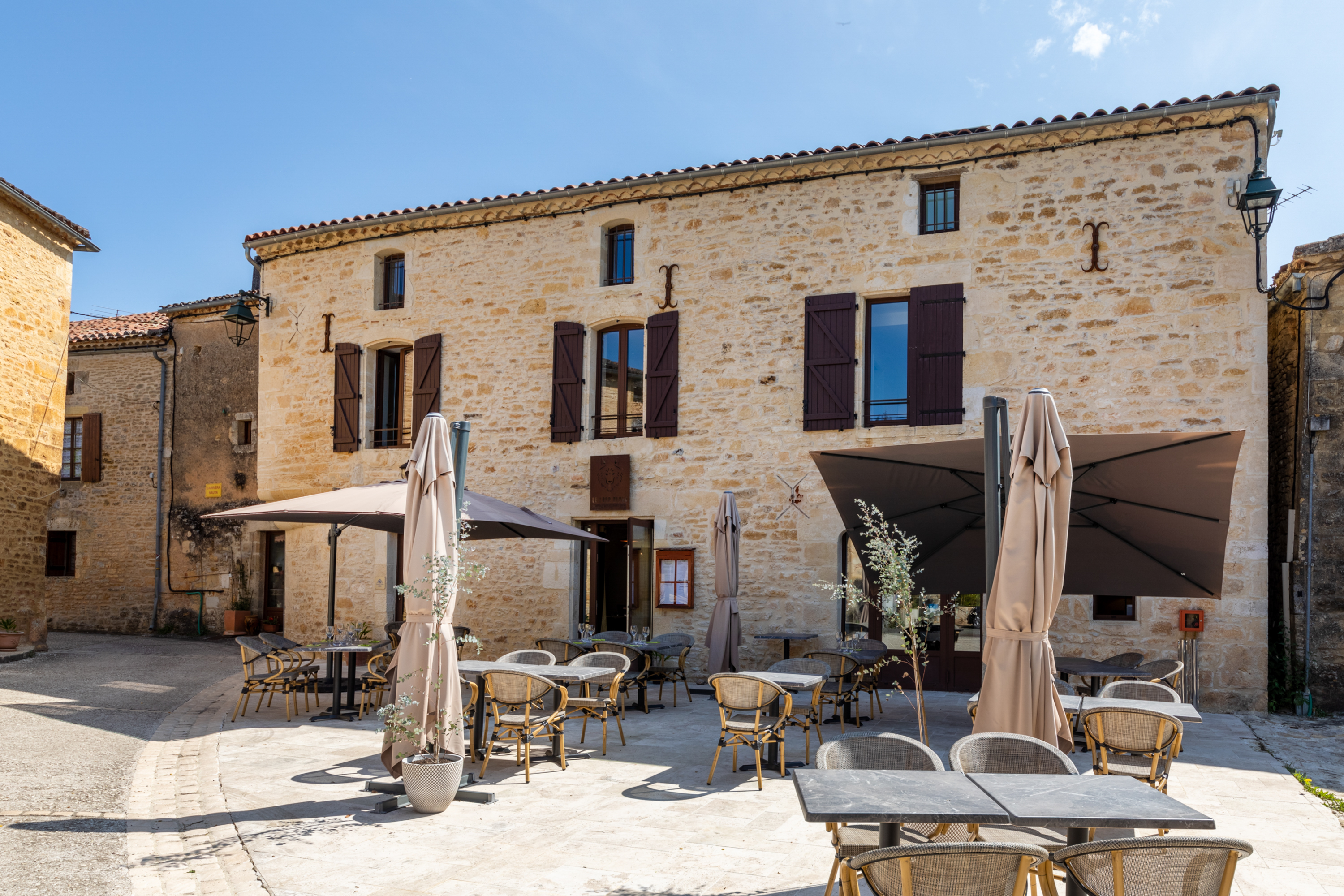 RESTAURANT & CHAMBRES D'HÔTES + LOGEMENT FAMILIAL