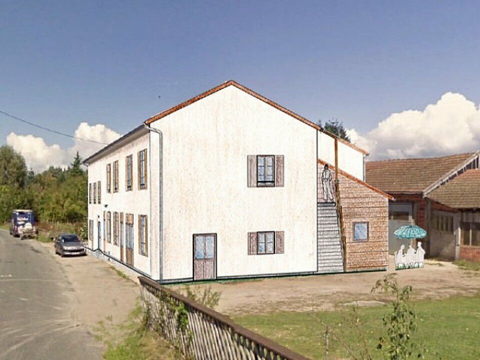 Bar-restaurant avec chambre d’hôtes à reprendre en gérance dans la Creuse (23), entièrement rénové, clé en main avec licence IV. Ouverture prévue avril 2027.

Description du bien :

La commune (350 habitants) est propriétaire d’un bar-restaurant, avec chambre d’hôtes, en cours de rénovation, qui sera le dernier commerce permanent de la commune.

Elle recherche un gérant ou un couple de gérants, pour une offre mixte de menus ouvriers et de cuisine traditionnelle plus gastronomique, en vue d’une ouverture en avril 2027. La location inclut la licence IV.

Au rez-de-chaussée, restaurant de plain-pied, avec accès PMR, sur 135 m² au total, avec cuisine équipée et matériel neuf opérationnel, salle de bar-restaurant 44 couverts. Terrasse extérieure de 35 m² en complément.

À l’étage, sur 60 m², 1 chambre d’hôtes meublée avec accès distinct du restaurant. Sur les 2 niveaux, sur 85 m², un logement privatif T4 non meublé, pour le ou les gérants, l’accès étant distinct du restaurant et de la chambre d’hôtes.

Dépendance (ancienne forge non rénovée) comprise dans la location. 
Parking 10 places avec place PMR.

Surface du bien :

Restaurant de plain-pied 135 m² (accès PMR, cuisine équipée neuve, 44 couverts), terrasse 35 m², chambre d'hôtes 60 m² à l'étage, logement privatif T4 85 m². Terrain 785 m², locaux 1 420 m².

Localisation :

Situé à l'ouest du département de la Creuse, à quelques minutes de l'axe routier Clermont-Ferrand/Limoges, limitrophe de la Haute-Vienne. 

Dans l'aire résidentielle de Limoges (35 min) avec gare et aéroport, à 15 min de Saint-Léonard-de-Noblat, à 20 min de Bourganeuf, à 50 min de Guéret et du lac de Vassivière.

Conditions d'acquisition :

Location uniquement : bail précaire de 2 ans pour débuter, puis évolution vers un bail commercial. Loyer de 800 € par mois hors charges pour l'ensemble.

Caractéristiques / Atouts :

- Belle opportunité pour une première installation ou un nouveau projet de vie
- Réhabilitation intégrale et éco-responsable, mise aux normes (ERP, accessibilité, thermique, assainissement), entièrement clé en main avec matériel d'exploitation
- Terrain, bonne visibilité et facilités de stationnement
- Renommée : chemin de Saint-Jacques et démarches en cours pour intégrer le réseau européen des Centres Culturels Saint-Martin
- Proximité de Limoges, capitale de la Porcelaine, avec aéroport et gare à 30 min
- Proximité de Saint-Léonard-de-Noblat et des Monts d'Ambazac en Haute-Vienne
- À moins de 10 min de l'axe Limoges-Clermont-Ferrand
- Exonérations fiscales France Ruralité Revitalisation