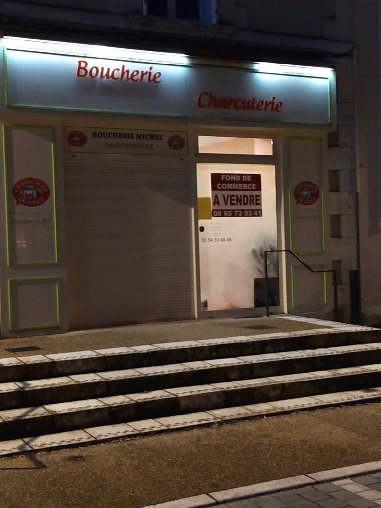 L'heure de la retraite a sonné.
Vends Boucherie charcuterie traiteur a développer, au centre d'un petit village du 41 avec tous les commerces de proximités clientèle fidélisée depuis 20 ans.
Appartement F3 bon état.
Prix de vente fonds 100 000 prix justifié.
Possibilité d'aide a l'acquisition par la Mairie.