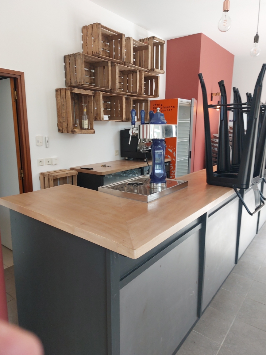 Commune de Sénaillac-Latronquière recherche gérant Restaurant entièrement rénové, disponible de suite.
Loyer 400€ttc/mois 
Si intéressé, contact 06 88 39 40 34