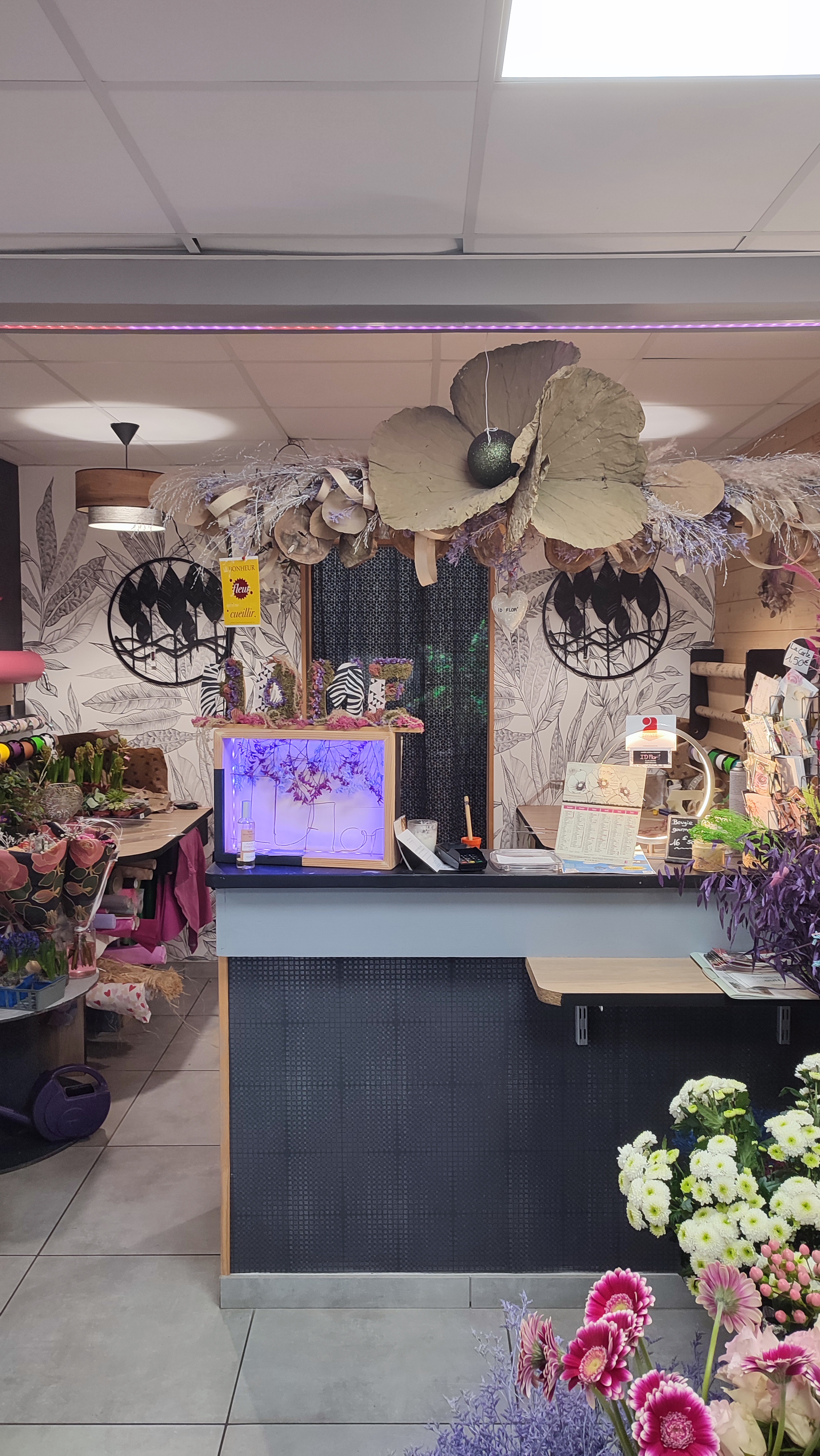 Magasin fleurs décoration avec logement