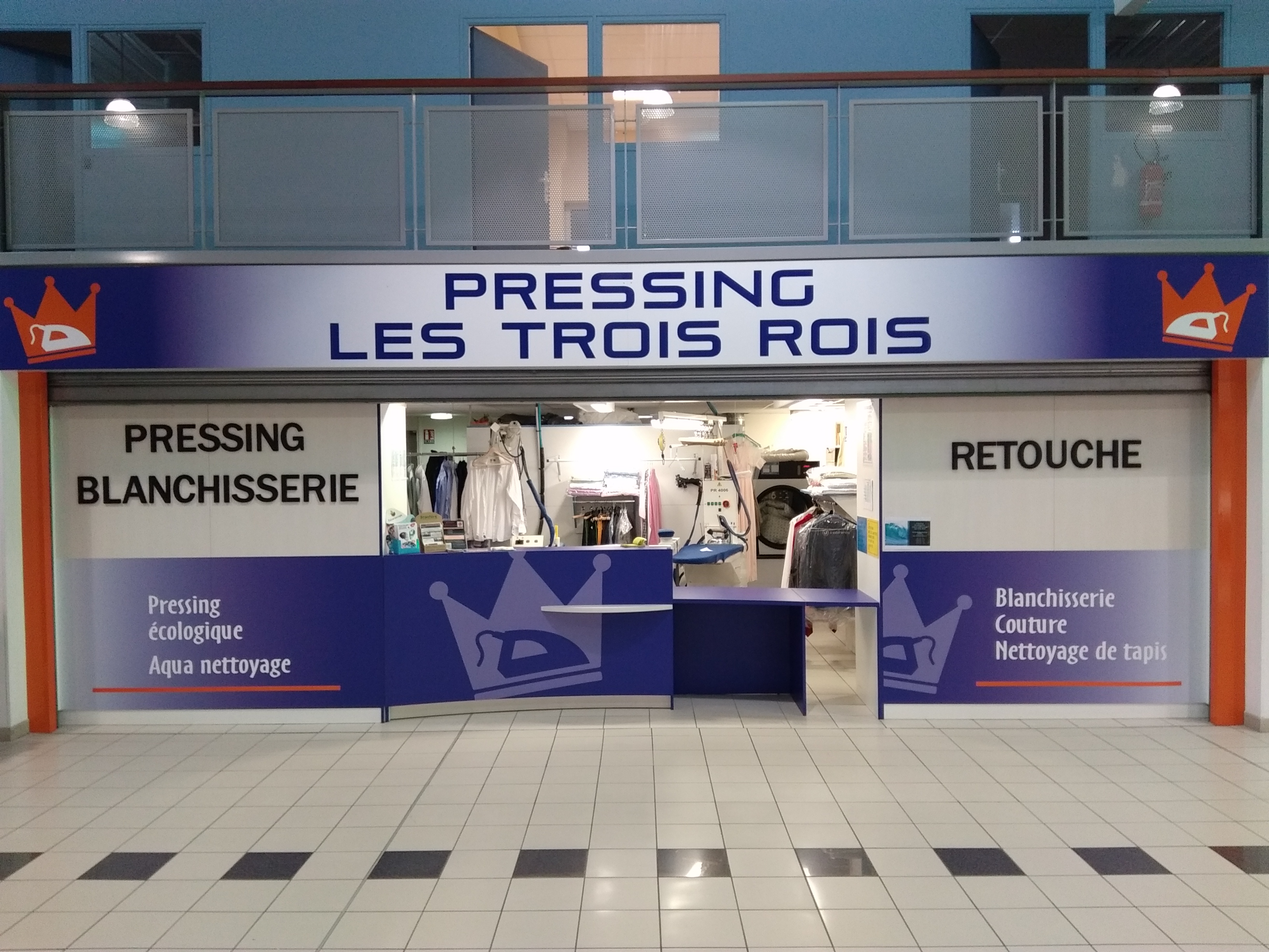 🚨 OPPORTUNITÉ COMMERCIALE RARE À SAINT-AVÉ ! 🚨

📍 HYPER U SAINT-AVÉ – EMPLACEMENT N°1
✨ GALERIE COMMERCIALE ENTIÈREMENT RÉNOVÉE

Vous cherchez un emplacement premium pour développer votre commerce ou implanter une nouvelle enseigne ?

👉 Ce local mérite votre attention !

🏪 55 m² de surface commerciale
👀 Jusqu’à 7 mètres de vitrine
📍 Emplacement N°1 dans la galerie d’Hyper U Saint-Avé
✨ Centre commercial récemment rénové
🚗 Parking et flux de clientèle importants
📍  Clientèle locale à fort pouvoir d'achat
💰 Loyer particulièrement attractif : environ 1 200 € TTC / mois

🔥 UN ENVIRONNEMENT COMMERCIAL DÉJÀ TRÈS DYNAMIQUE

Le local bénéficie d’un environnement commercial complémentaire avec notamment :

👗 commerces de mode
💇 coiffure
🥤 bar / snacking
🍵 boutique de thé
📱 cigarette électronique
🏠 électroménager

Un emplacement idéal pour une enseigne nationale, une franchise, un indépendant ou un concept commercial recherchant visibilité et passage.

🎯 DE NOMBREUSES ACTIVITÉS POSSIBLES

👠 Chaussures
👗 Mode / prêt-à-porter
👜 Maroquinerie / accessoires
💎 Bijouterie
💄 Beauté / cosmétique
🎁 Concept store
📱 Téléphonie / services
☕ Snacking / concept alimentaire selon autorisation
… et bien d’autres possibilités.

⭐ LE VRAI PLUS ?

55 m² + 7 mètres de vitrine + emplacement N°1 + galerie rénovée + loyer de seulement 1 200 € TTC/mois.

Une combinaison particulièrement difficile à trouver sur un emplacement commercial de cette qualité aux portes de Vannes.

📣 Vous êtes commerçant ? Franchiseur ? Responsable Expansion ? Investisseur ?

👉 Contactez-moi directement pour recevoir les informations complètes et organiser une visite.

📞 Christophe Danet
06.75.02.68.79
📍 Morbihan / secteur Vannes

⚠️ Opportunité à saisir rapidement – dossier réservé aux professionnels sérieux.

#SaintAvé #Vannes #LocalCommercial #PasDePorte #DroitAuBail #Commerce #Franchise #Expansion #ImmobilierCommercial #Morbihan #HyperU #VannesAgglo #EmplacementN1 #Commerce #Investissement