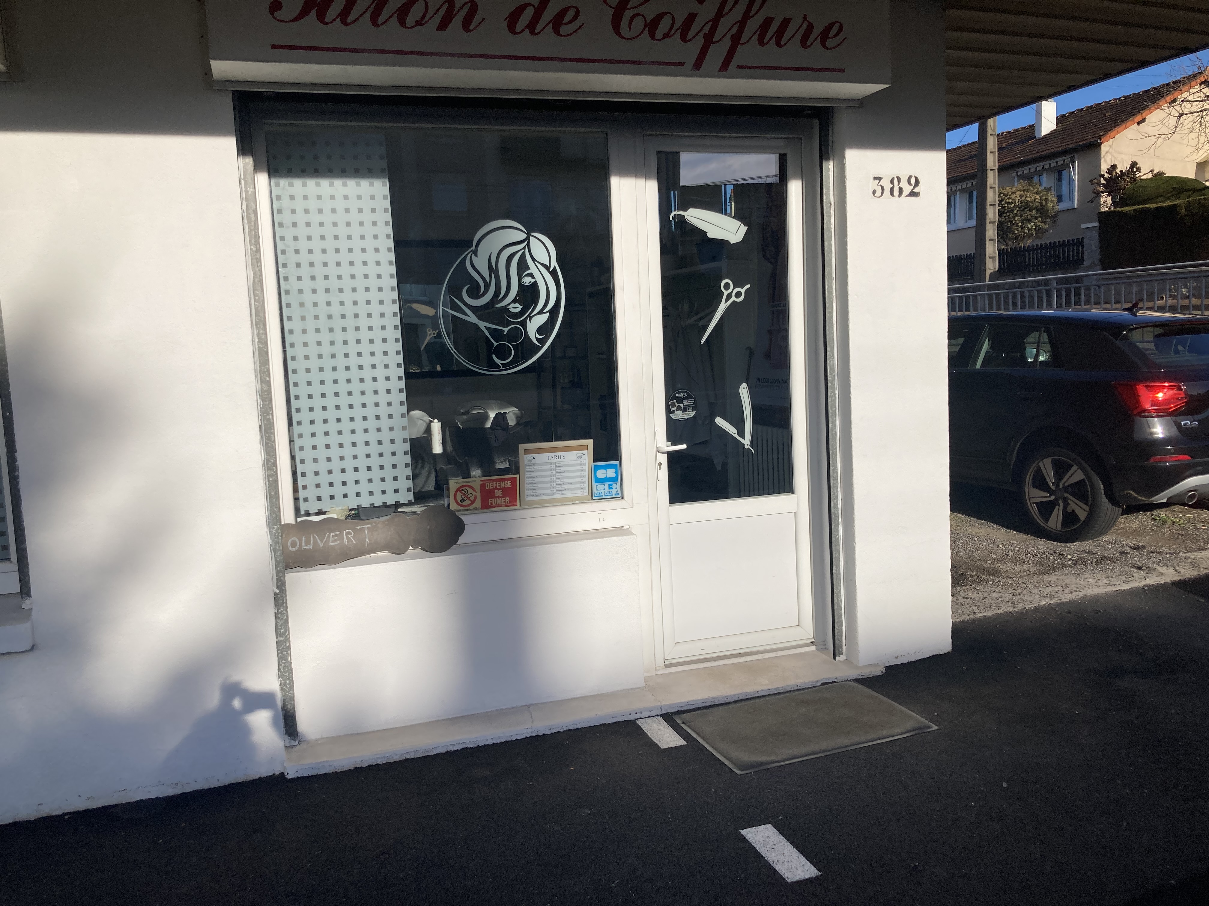 Vends salon de coiffure et petite maison de ville attenant pour cause départ à la retraite