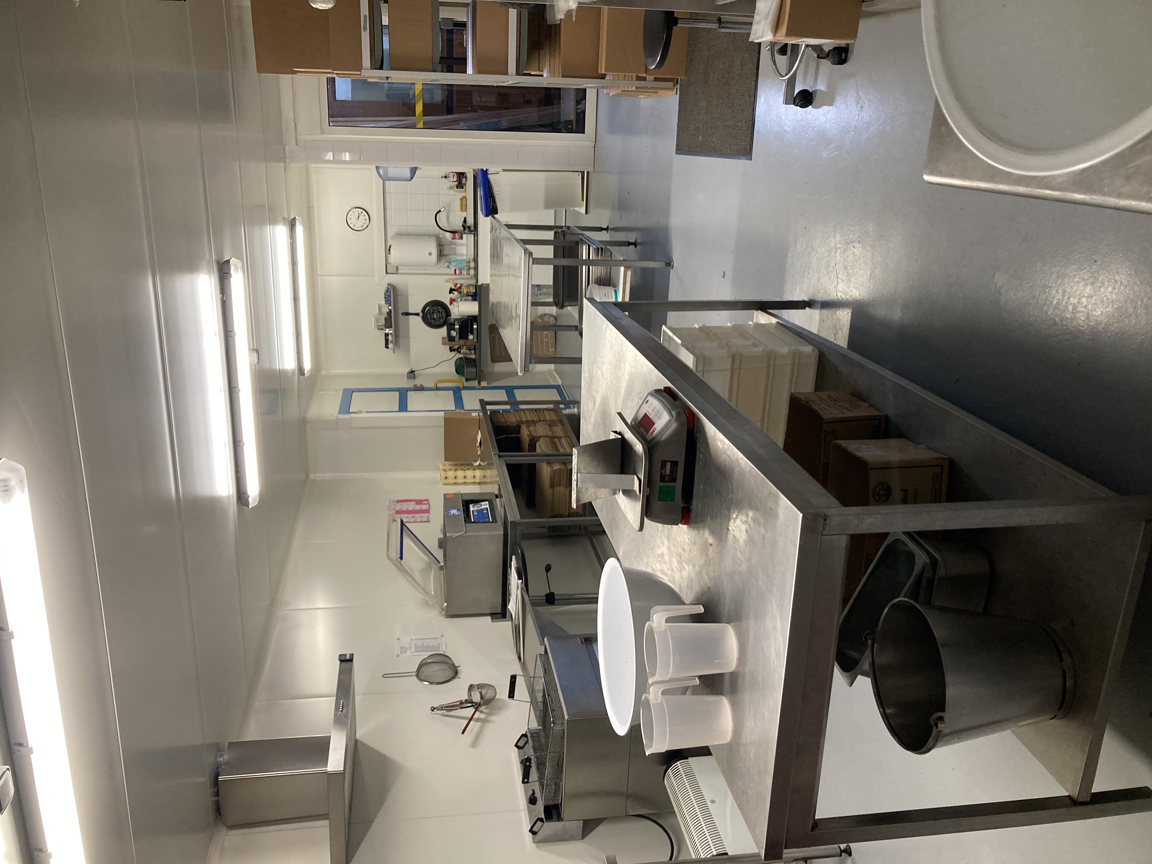 Cause double activité, vend entreprise spécialisée :torréfaction arachides et fruits secs, fruits déshydratés .Activité en développement avec clientèle de professionnels.Idéal pour Démarrer ou en complément d’activité.Nouveau locaux à prévoir.12000 euros plus stock.