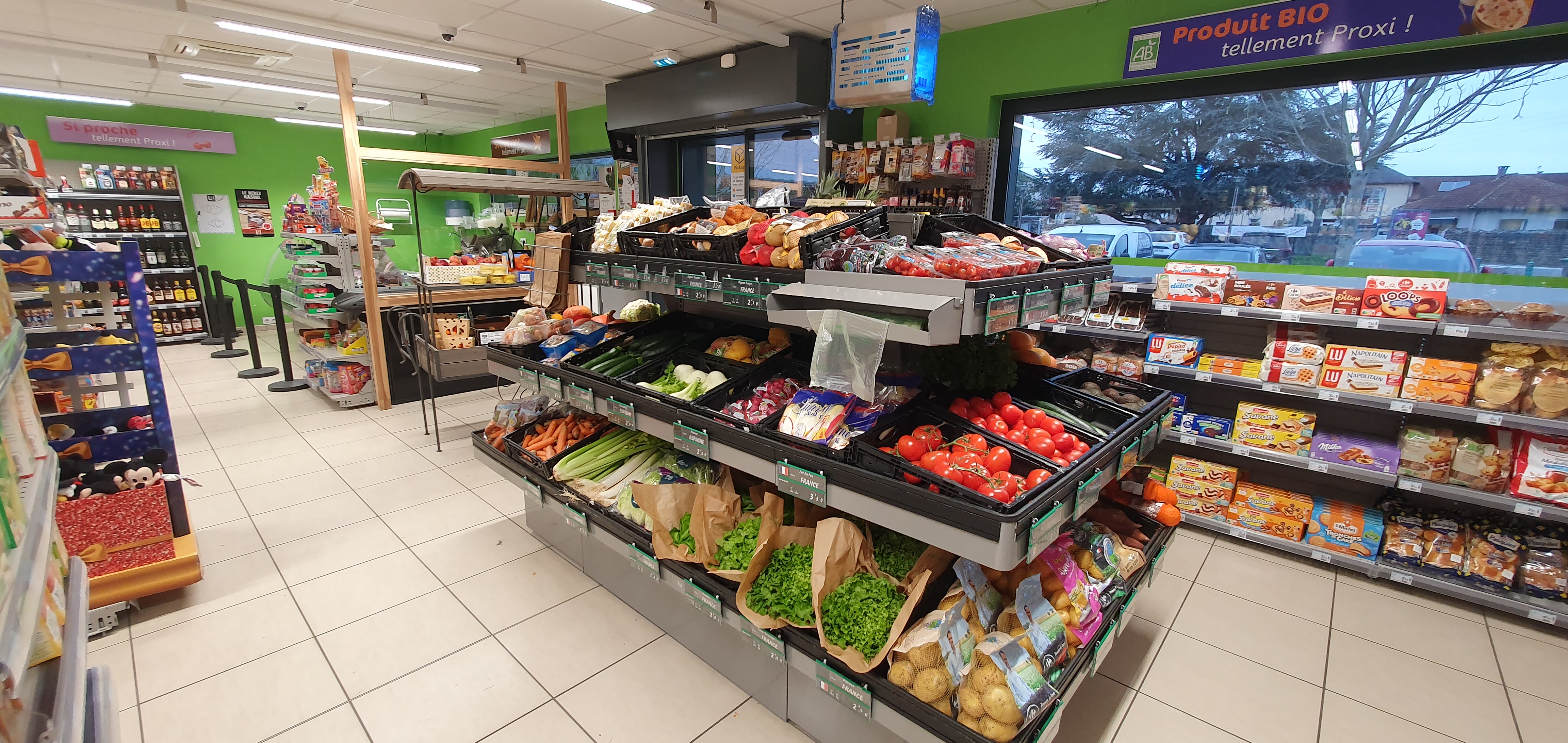 Alimentation générale au sein d'un petit centre commercial composé d'une boulangerie, d'un tabac/presse, d'une pharmacie, d'un bureau de poste et d'une école élémentaire dans une commune de 1400 habitants.
Affaire très saine et rentable.
Aucun investissement à prévoir (meuble froid positif et négatif récent avec des portes, chambre froide, meuble traditionnel charcuterie et fromage, ...)
Grande réserve avec sas de livraison et chambre froide
Il n'y a plus qu'a poser ces valises , magasin dans un très bon état exceptionnel.
A visiter absolument

CA : 528 K€

Affaire à reprendre sous l'enseigne : PROXI