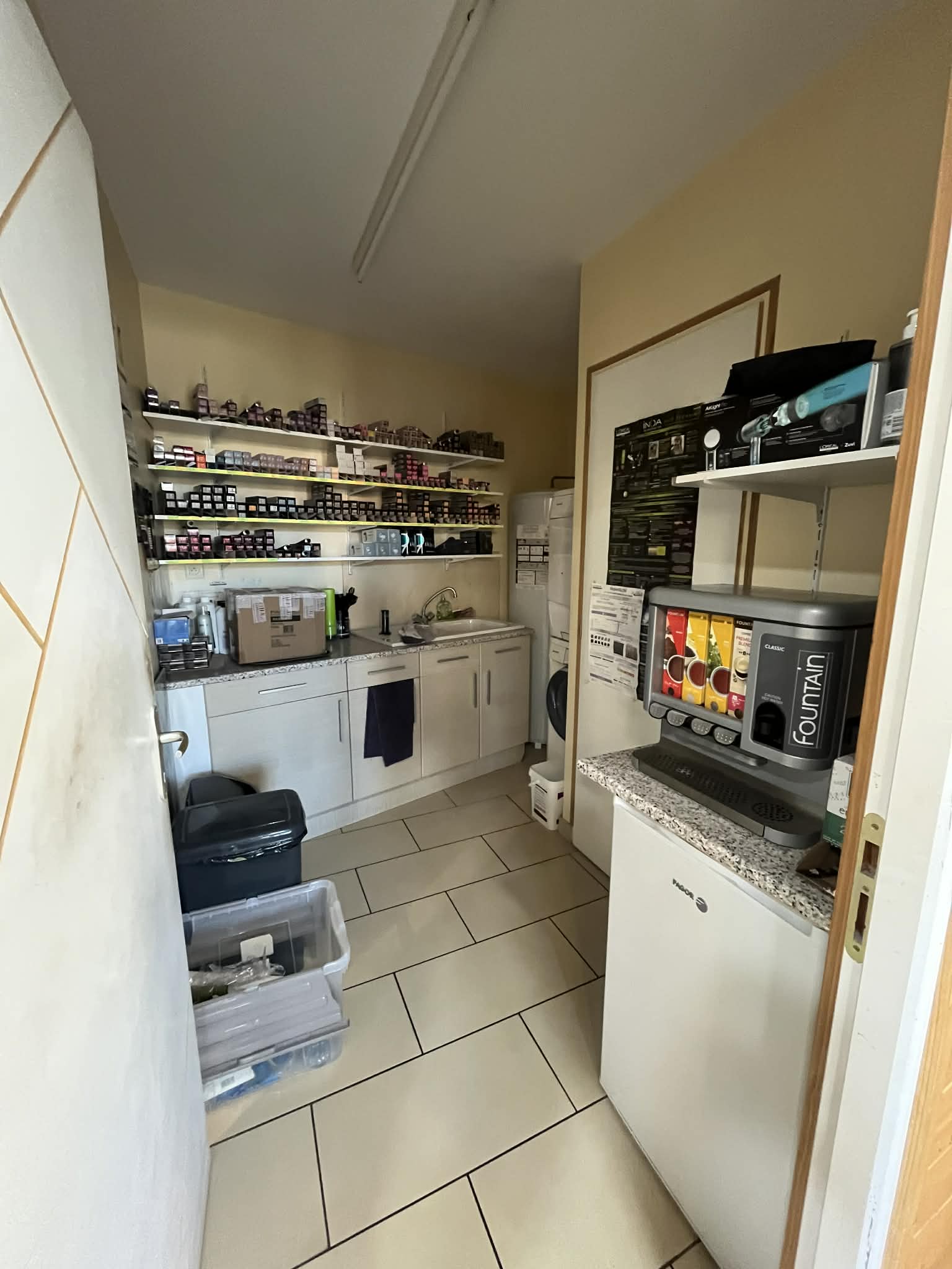 C’est un salon de campagne situé dans une petite commune, Noirterre, à quelques minutes de Bressuire.