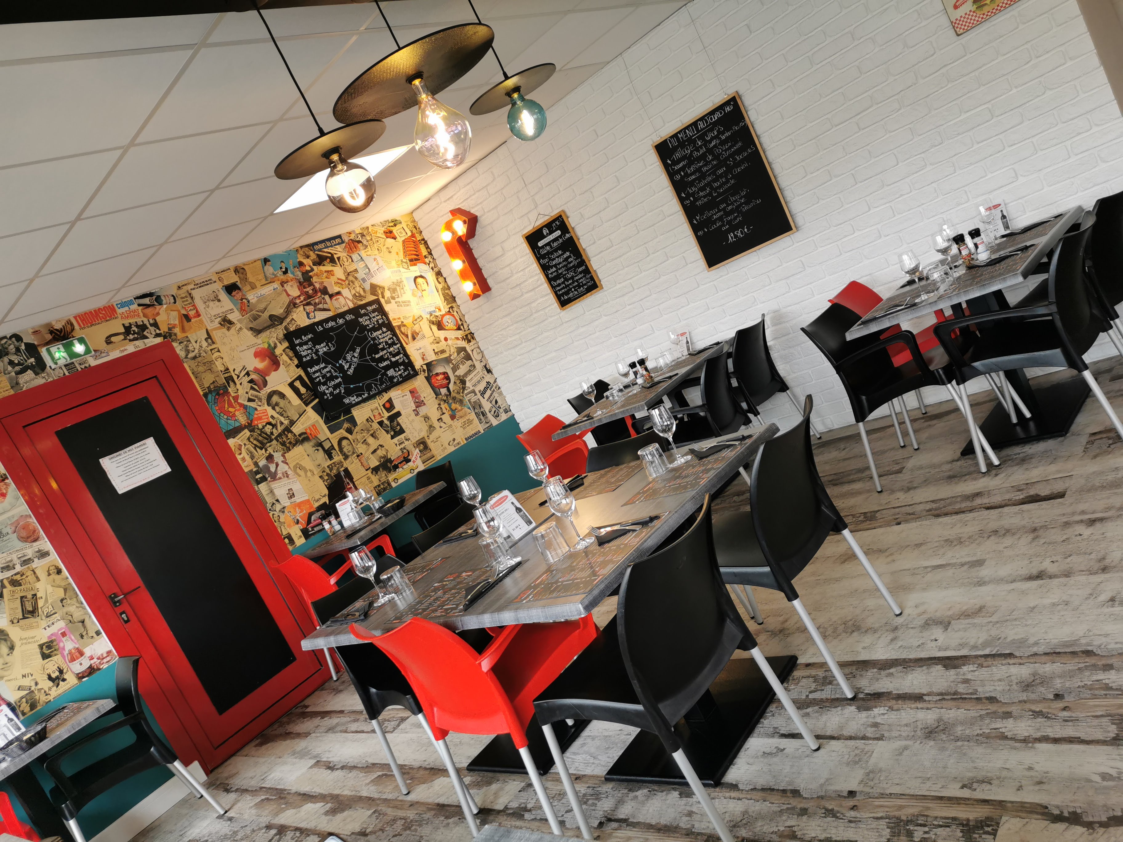 Restaurant, pizzeria en activité depuis 2008. Idéalement situé sur axe très passant.
Situé à 15 Min du Puy du Fou , Limitrophe 3 départements Deux Sèvres Maine et Loire et Vendée. (proche cholet 49) , Situé à 1h15 de la côte vendéenne.( 45 Min de Nantes La Roche-sur-Yon et Angers.) Activité annuelle mais aussi saisonnière avec le tourisme du Puy du Fou. Établissement disposant d'une capacité de 40 places assises avec une petite terrasse d'une quinzaine de couverts. Ensemble Remi Au goût du jour, en 2021. Materiel récent Quelques petits travaux de rafraîchissement pour la cuisine à faire . 
Clientèle locale Très fidèle.
Auparavant ouvert du mardi au dimanche midi, Et les vendredis soir à samedi soir et dimanche soir Forte demande.
A l'heure actuelle, ouvert uniquement du lundi au vendredi 12h00 et le vendredi soir. Possibilité et forte demande pour revenir aux horaires d'avant .Installation d'un distributeur à pizza depuis octobre 2025 Très bonne rentabilité. 
Idéal pour couple .
Actuellement 2 revenus de gérance Avec des salaires plutôt satisfaisants, Un apprenti cuisine, un mi-temps en salle. Vente Pour cause personnelle.